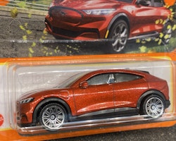 Skala 1/64 Matchbox - Ford Mustang Mach-E 2021, Mörkröd metallic