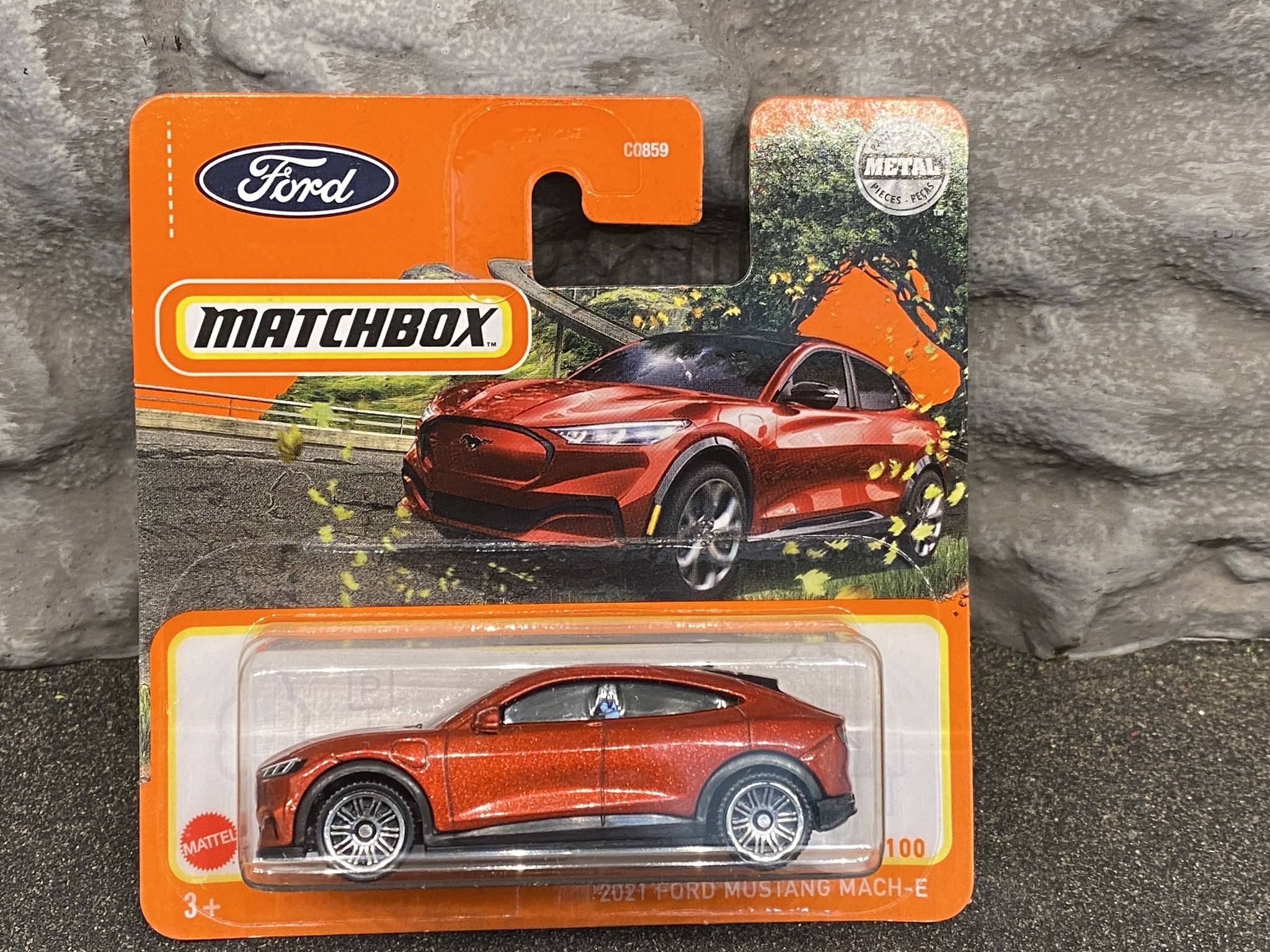 Skala 1/64 Matchbox - Ford Mustang Mach-E 2021, Mörkröd metallic