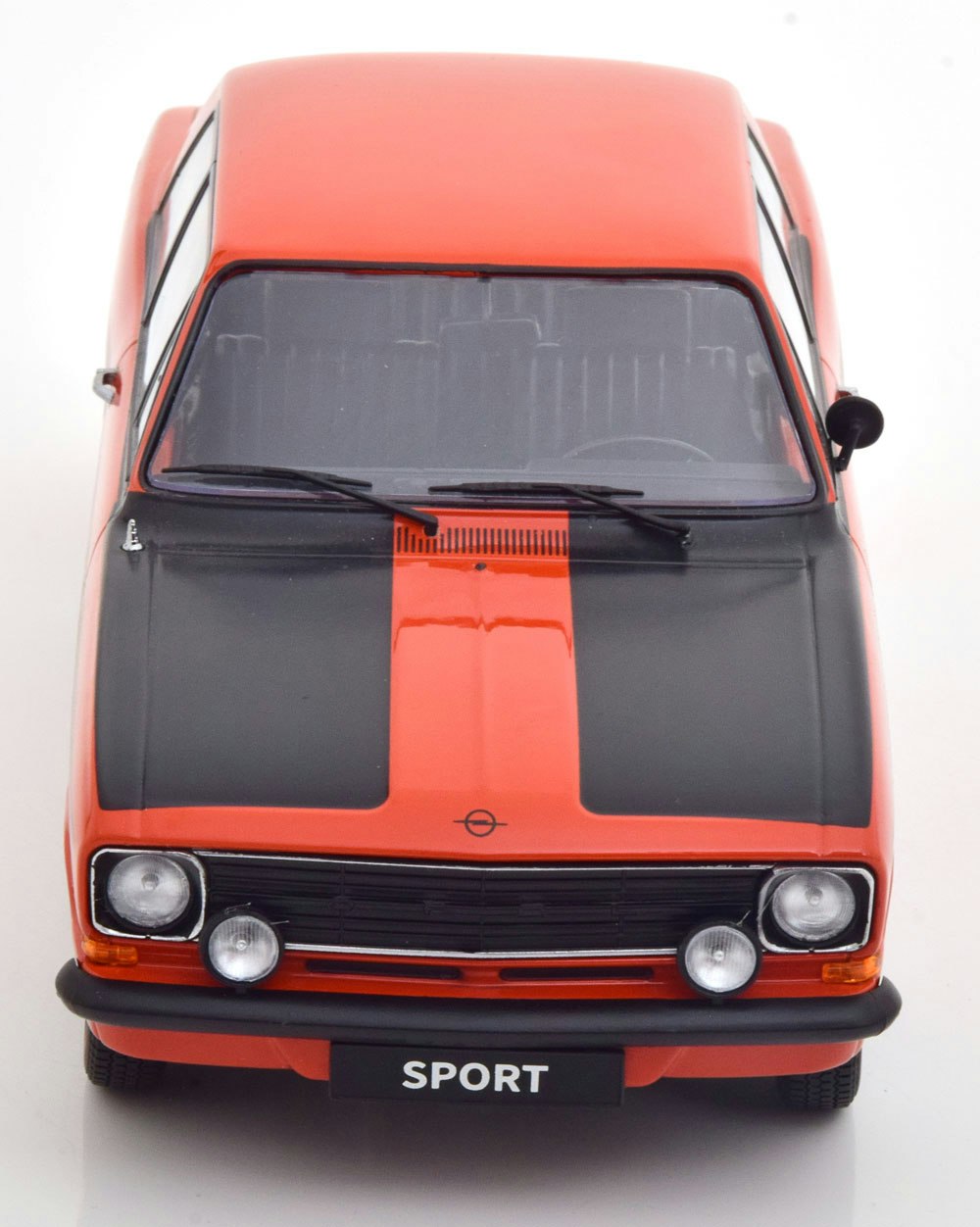 Skala 1/18 Opel Kadett B Sport 1973 röd/svart fr KK-scale