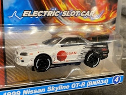 Skala 1/64 Bil för Bilbana, Nissan Skyline GT-R  BNR34', "Xtraction Ultra-G" fr Auto World