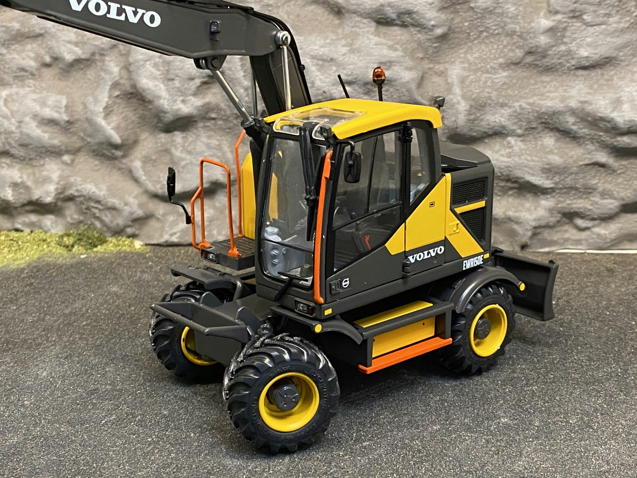 Scale 1/32 Volvo EWR 150E Steelwrist Tiltrotator Excavator fr AT Collections