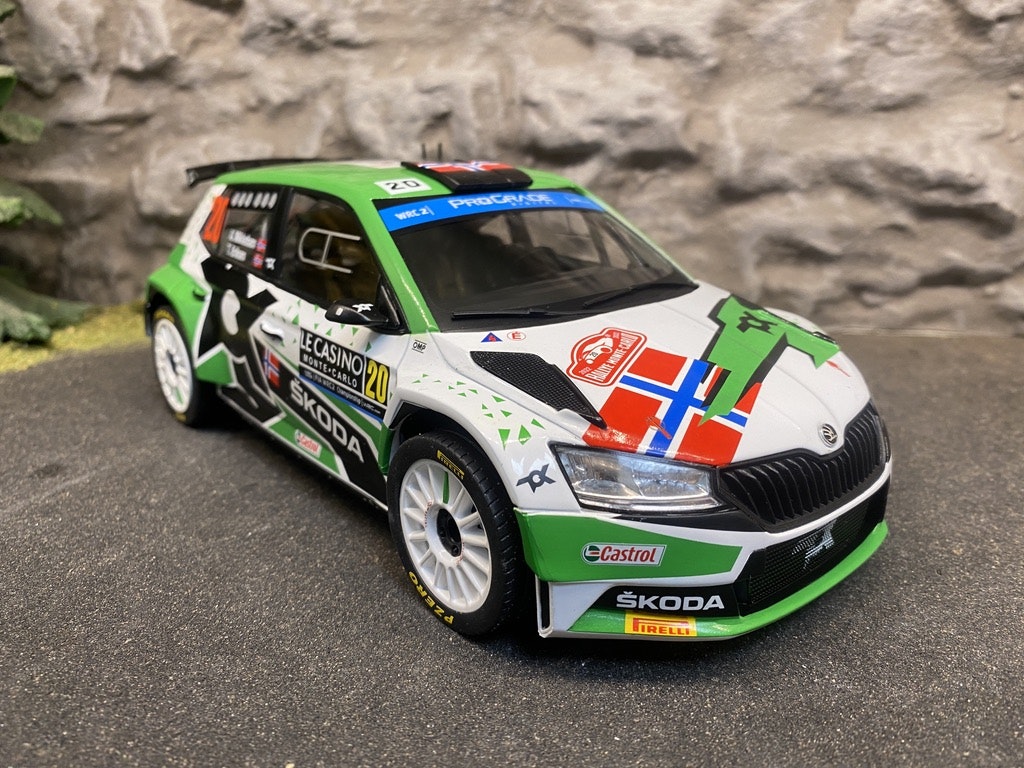 Skala 1/18 ŠKODA FABIA RALLY2 EVO #20 A.MIKKELSEN/T.ERIKSEN 22' fr IXO Models