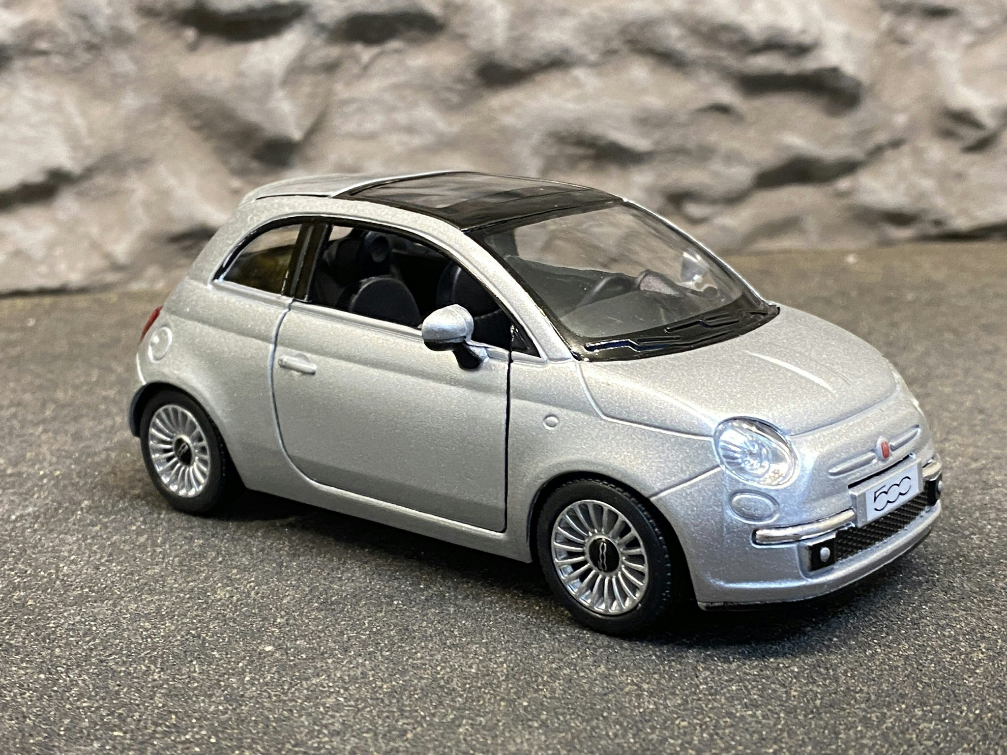 Skala 1/28 Nya Fiat 500 -07' Silver fr Kinsmart