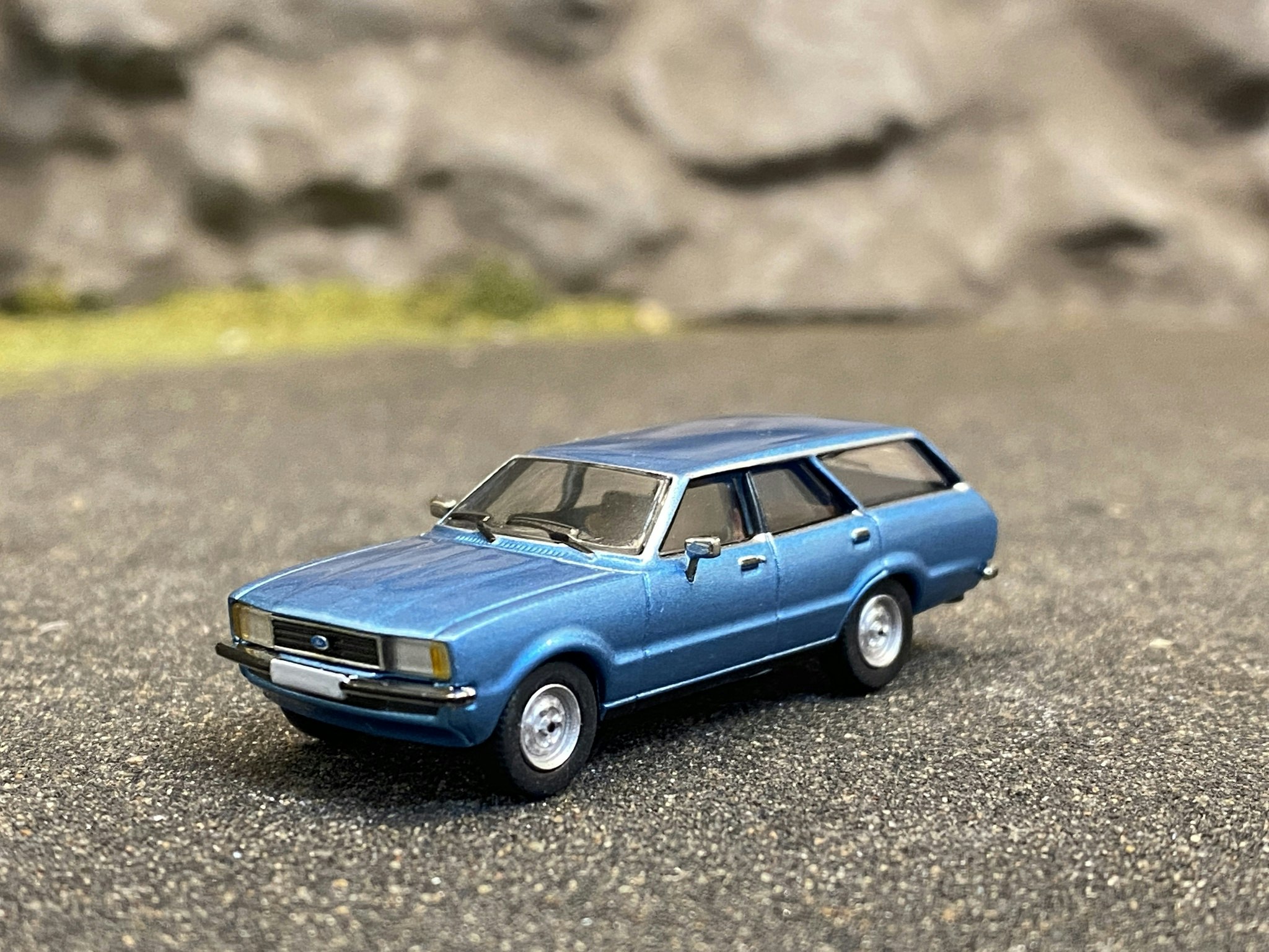 Skala 1/87 - Ford Taunus TC 2 Turnier, Blå metallic från PCX87