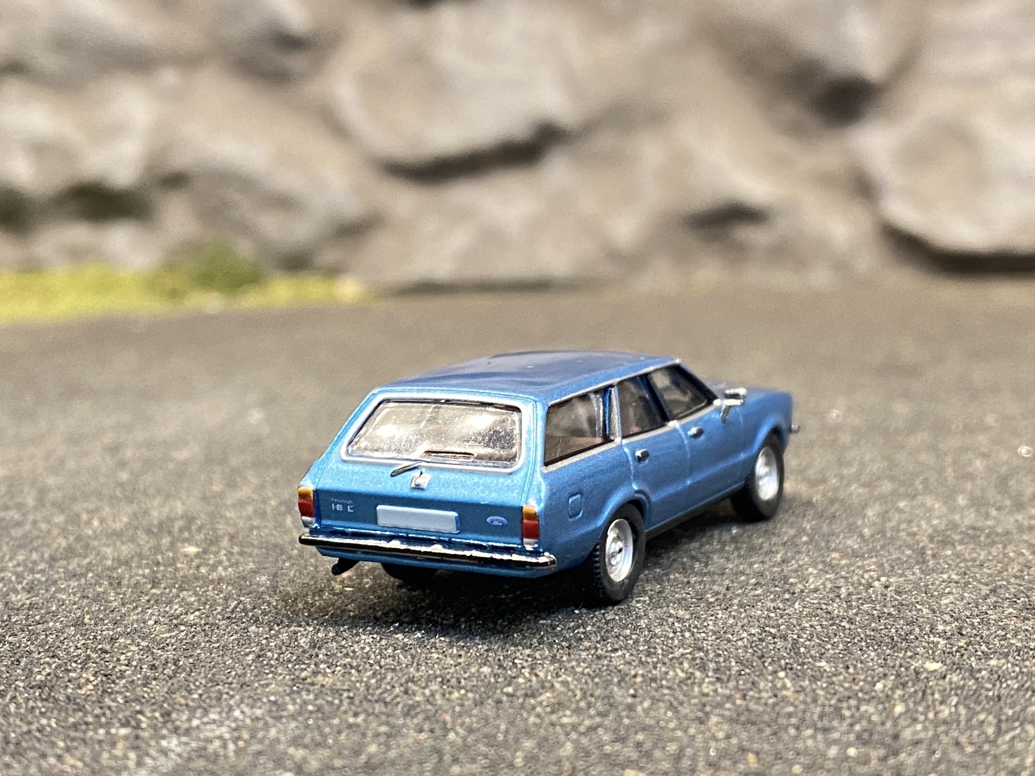 Skala 1/87 - Ford Taunus TC 2 Turnier, Blå metallic från PCX87