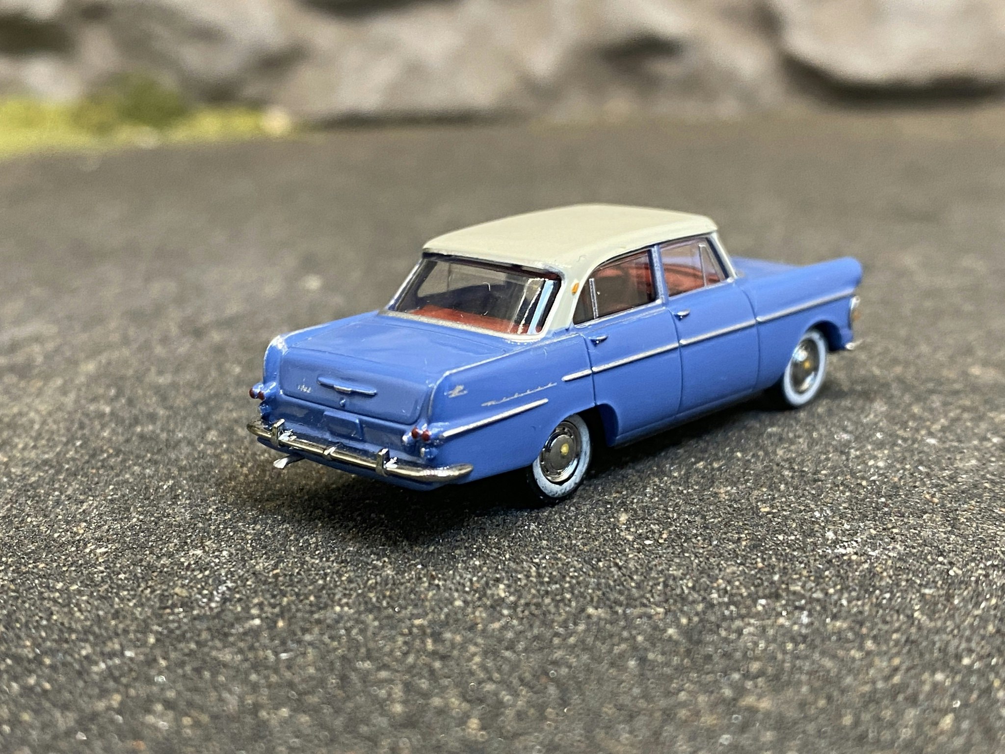 Skala 1/87 - Opel Rekord P2 , Blå m gräddvitt tak från Brekina