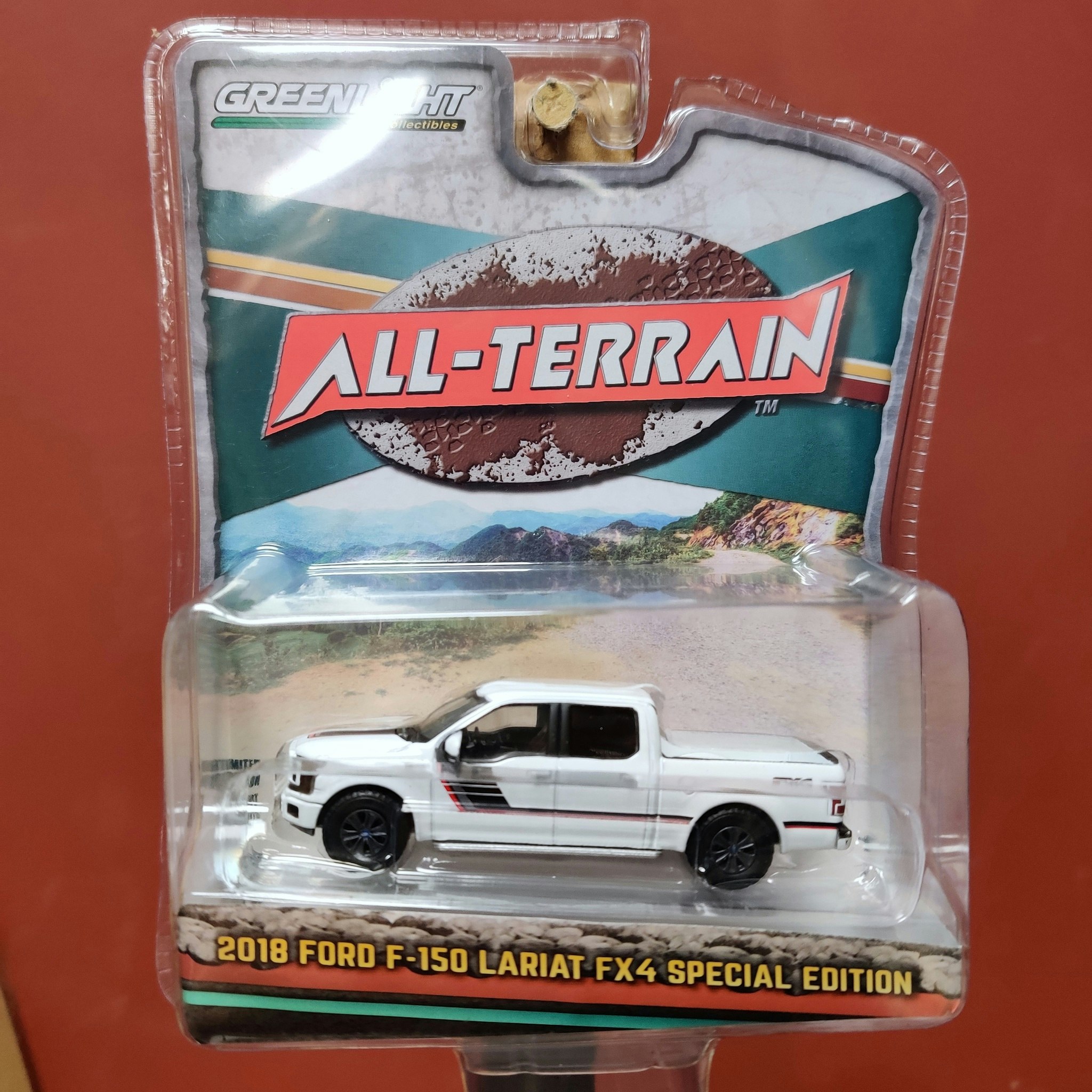 Skala 1/64 Ford F-150 Lariat FX4 Spec. Ed. 18' "All-Terrain" från Greenlight