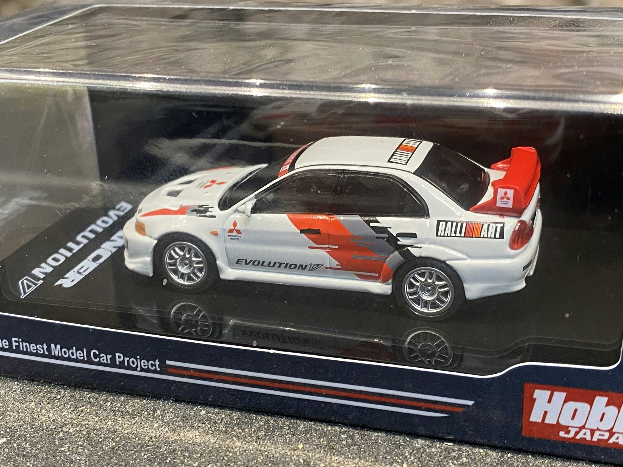 Skala 1/64 Mitsubishi Lancer GSR Evolution V 1998 - HOBBY JAPAN