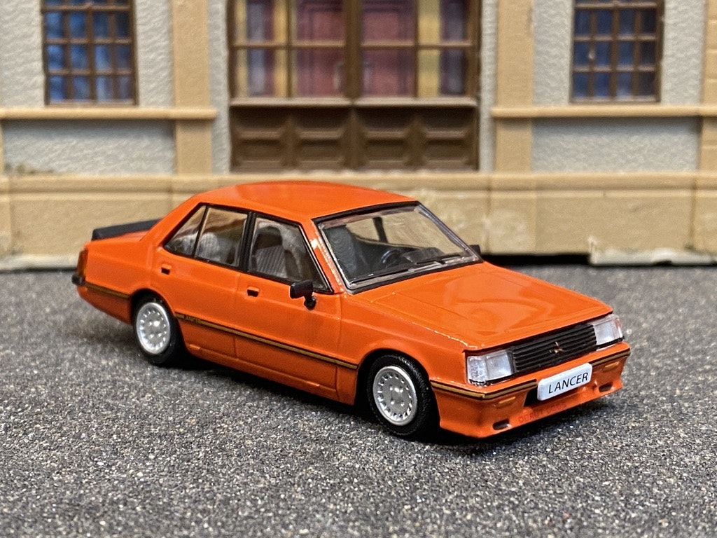 Skala 1/64 Mitsubishi Lancer EX2000 Turbo, Röd fr BM Creations