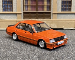 Skala 1/64 Mitsubishi Lancer EX2000 Turbo, Röd fr BM Creations