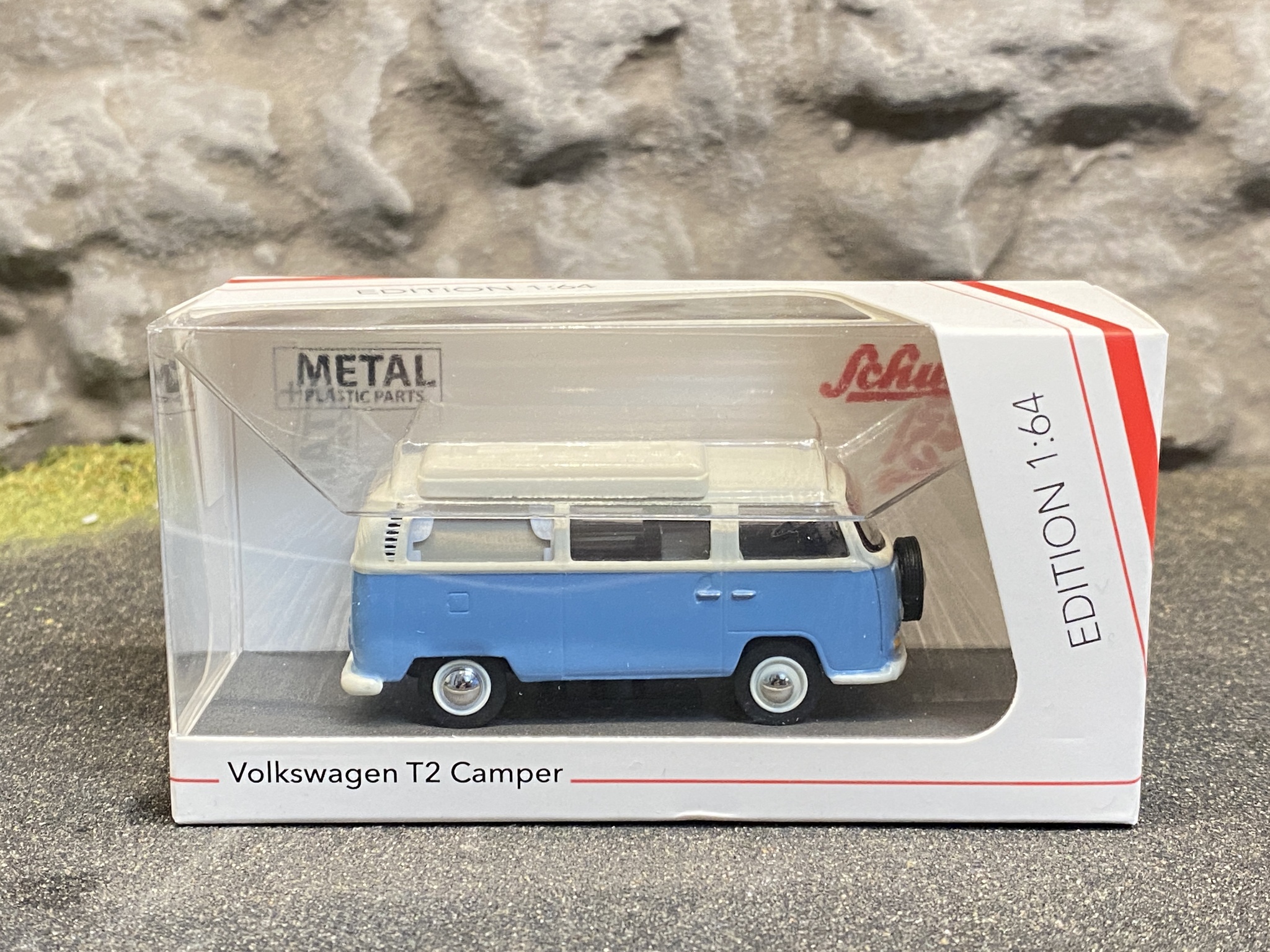 Skala 1/64 Volkswagen T2 Buss Camper, Ljusblå/vit från Schuco
