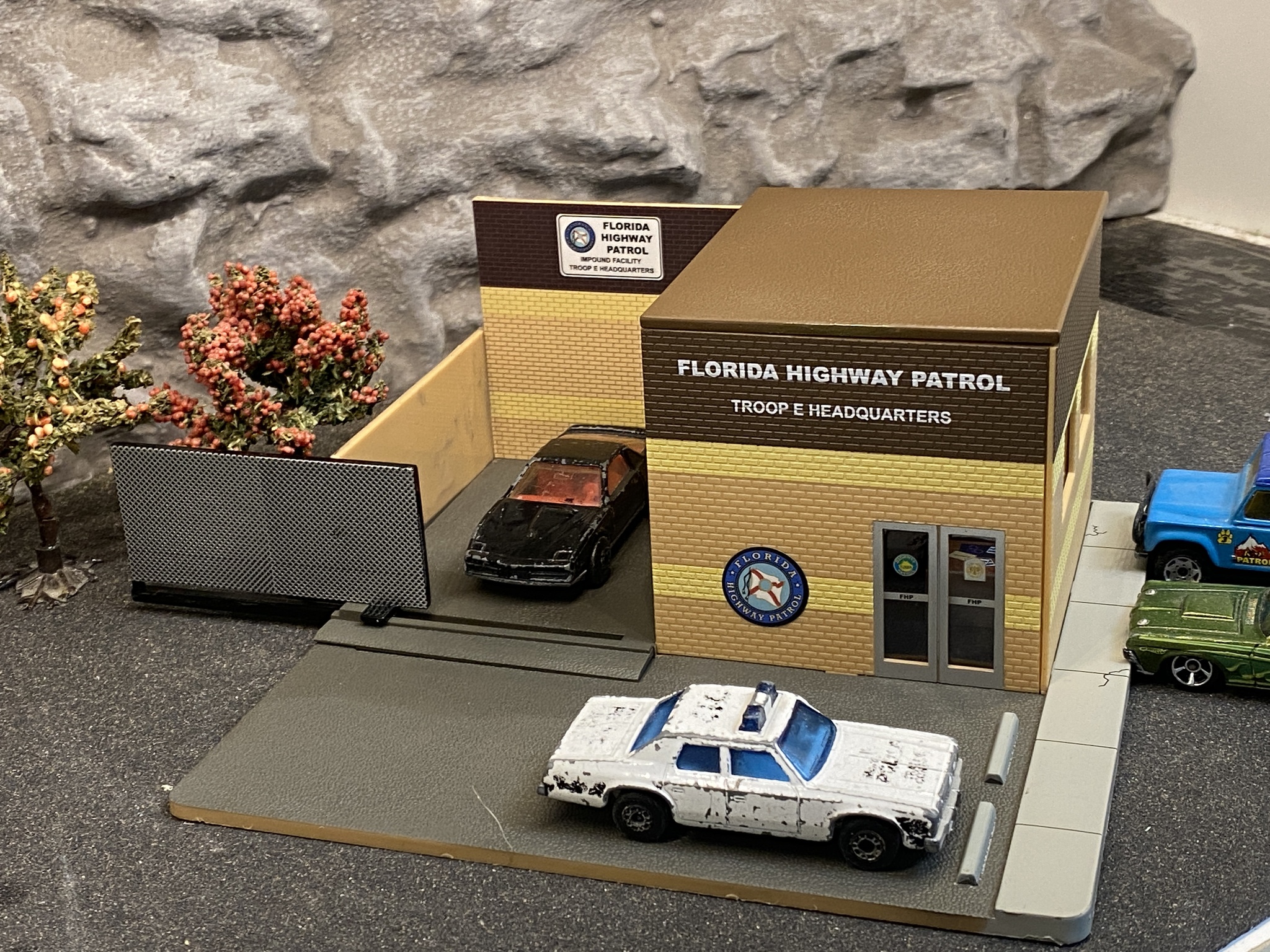 Skala 1/64: Florida Highway Patrol - Hot Pursuit - Häkte/Polisstation fr Greenlight