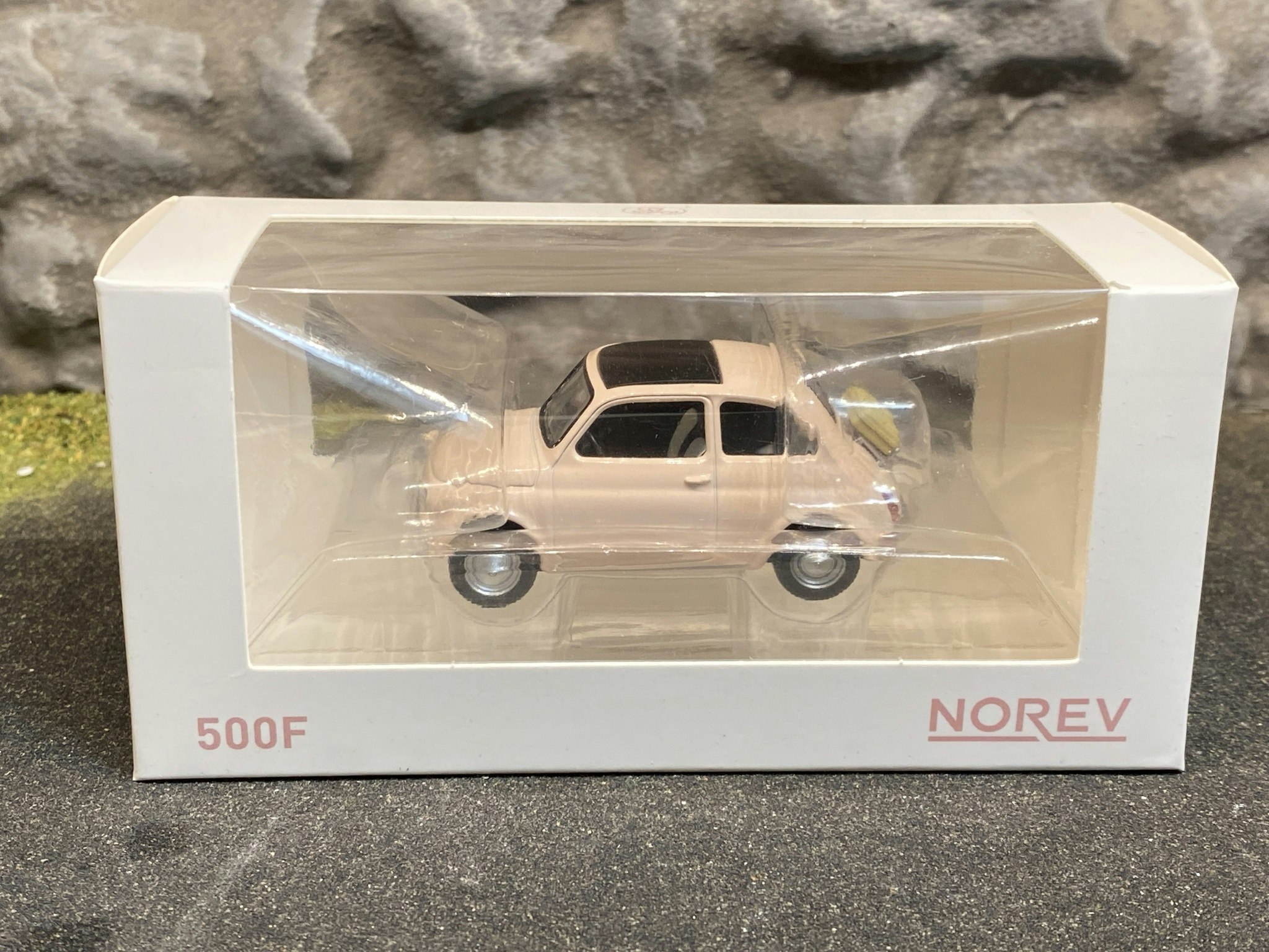 Skala 1/43 - Fiat 500F från NOREV