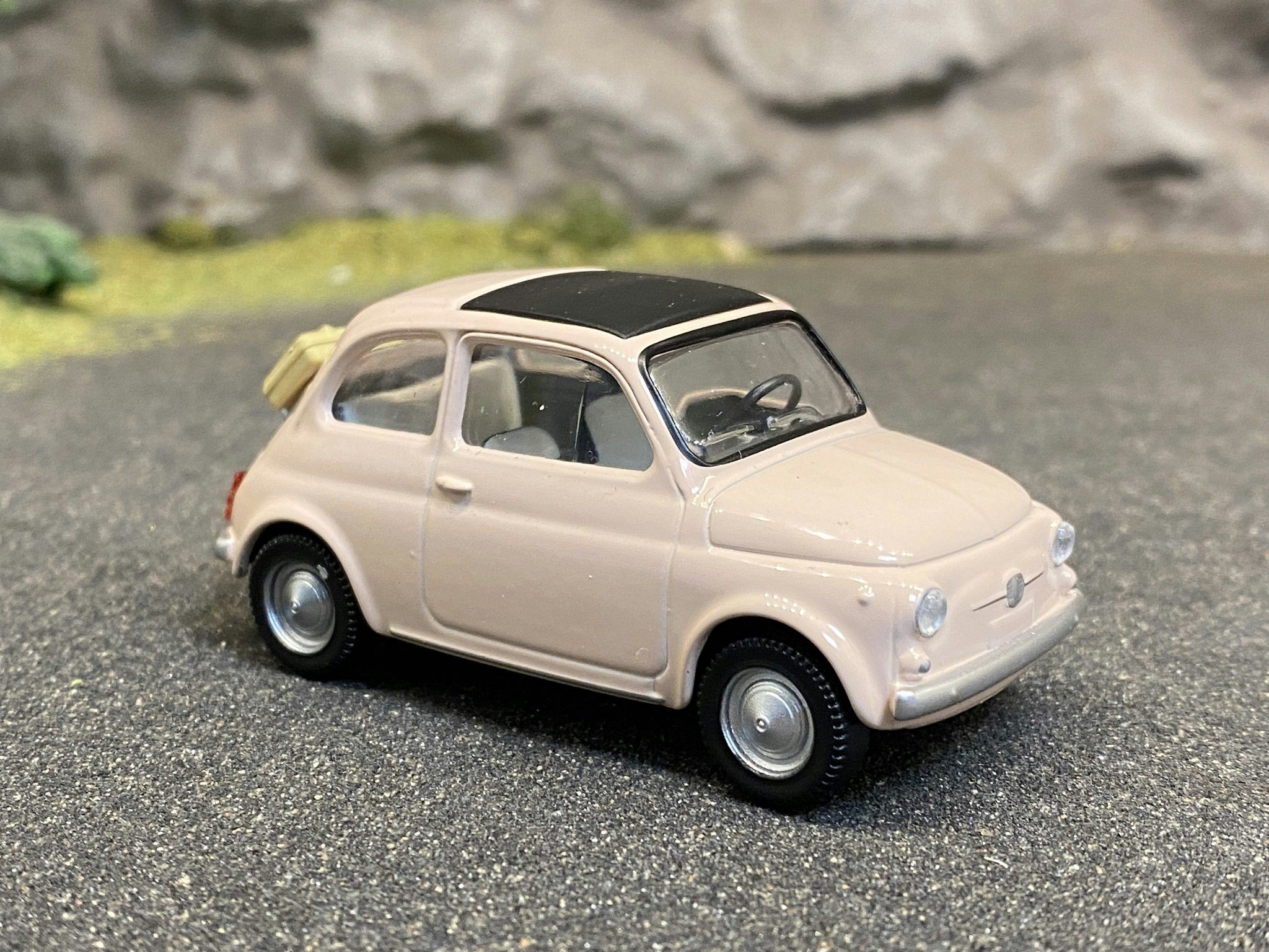 Skala 1/43 - Fiat 500F från NOREV