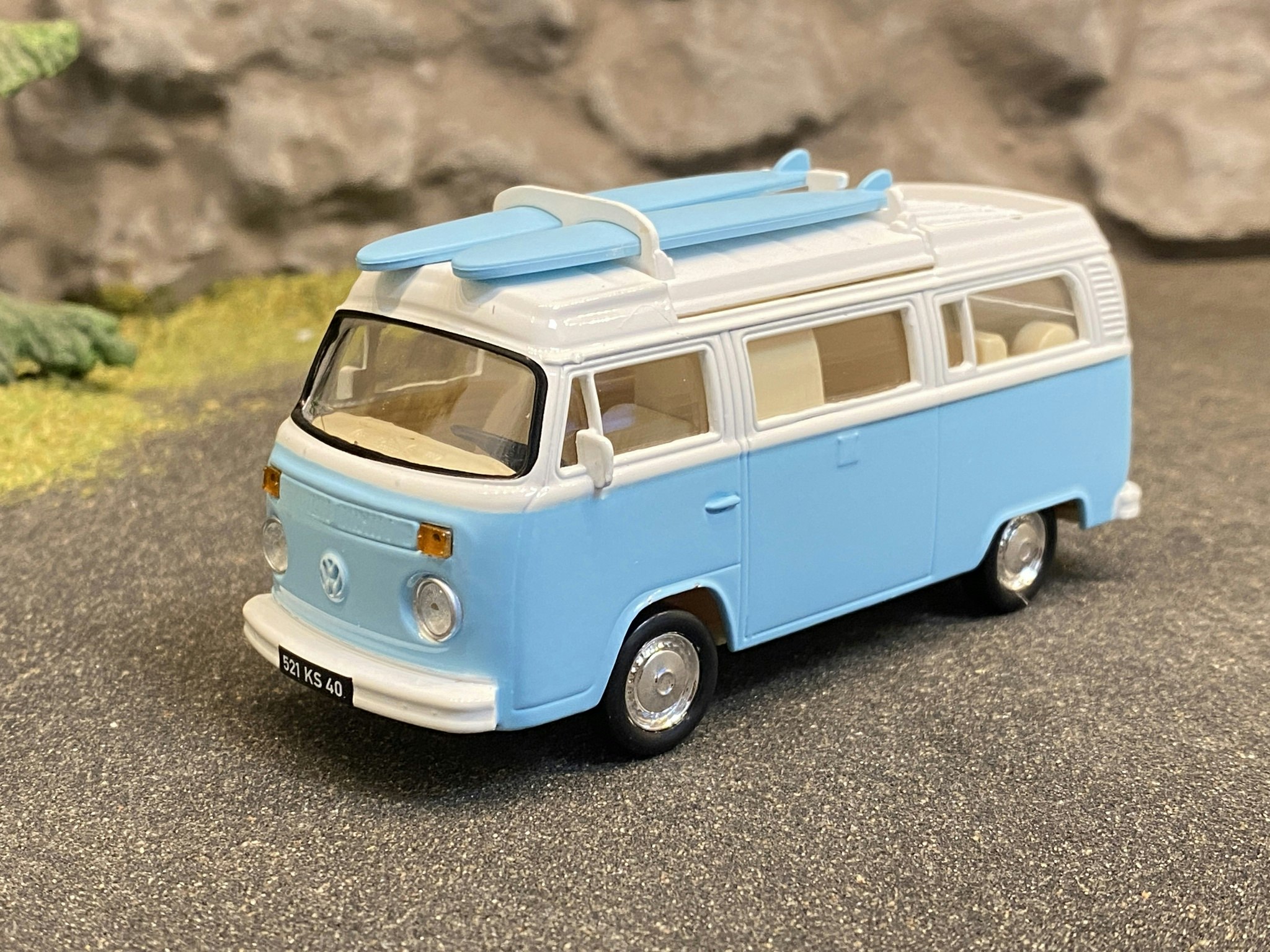 Skala 1/43 - Volkswagen Combi T2b Camper Van 1973 Ljusblå Jet-car från NOREV