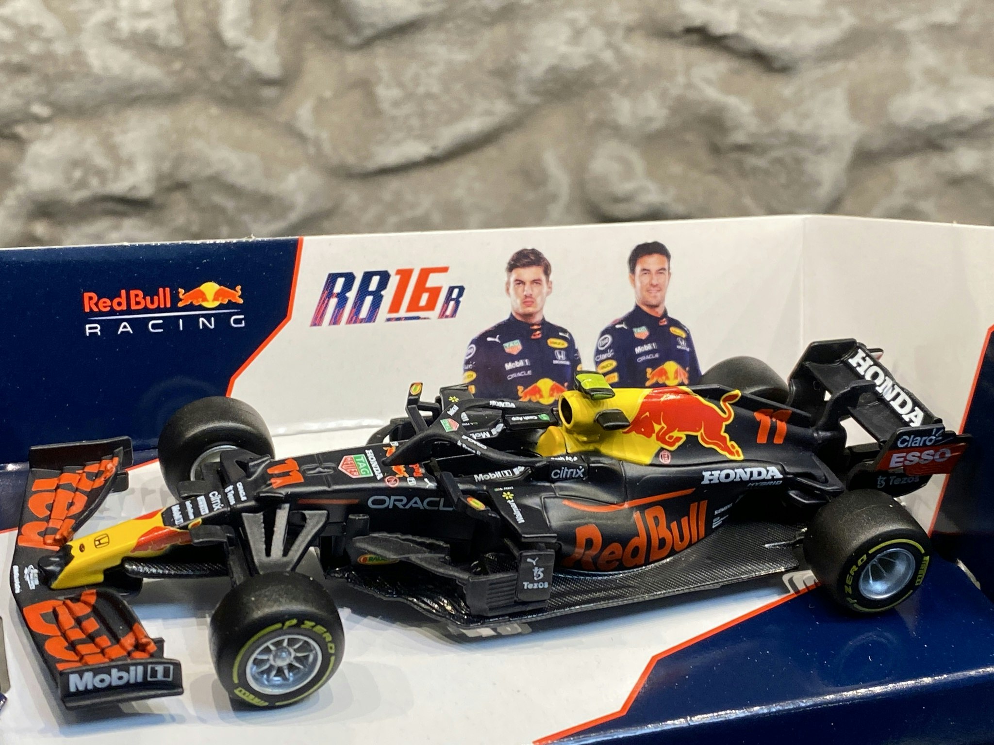 Skala 1/43 - Formula 1 RED BULL, Honda RB16B #11, Sergio Pérez från Bburago