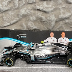 Skala 1/43 - F1 Mercedes AMG Petronas F1 W10 EQ Power+ #77 V.Bottas fr Bburago