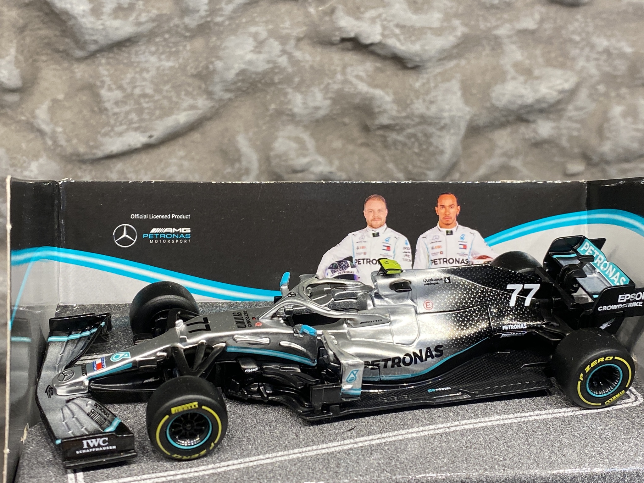 Skala 1/43 - F1 Mercedes AMG Petronas F1 W10 EQ Power+ #77 V.Bottas fr Bburago 38036