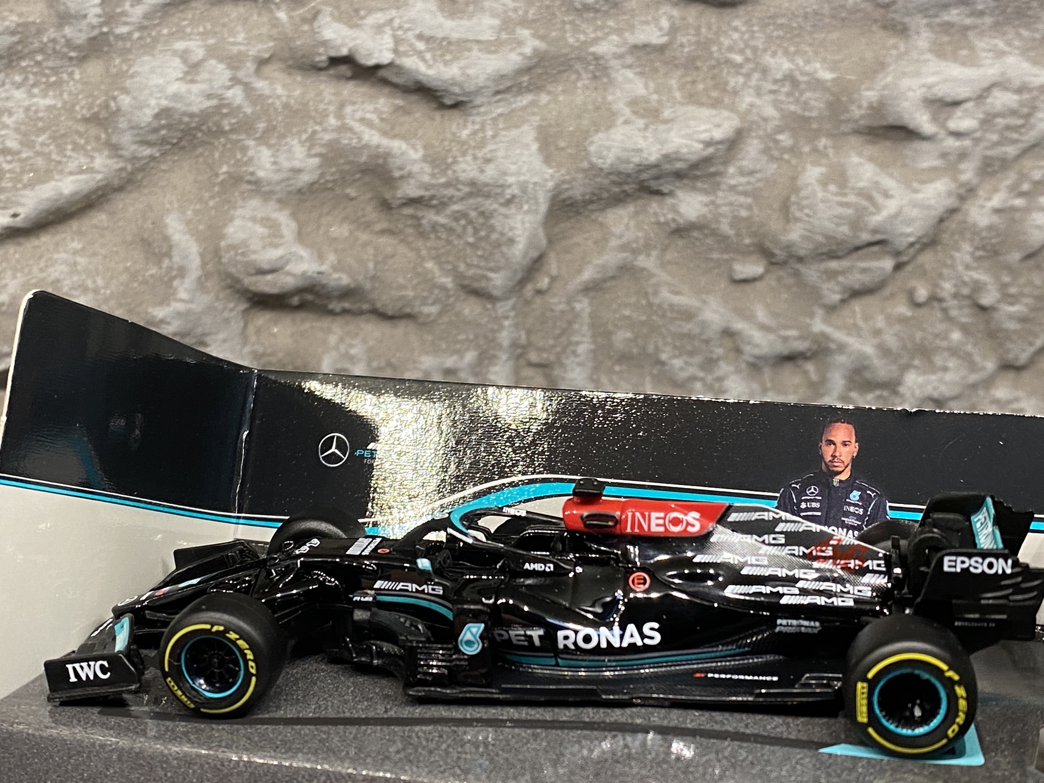 Skala 1/43 - F1 Mercedes AMG Petronas F1 W12 EQ Power+ #44 L.Hamilton fr Bburago