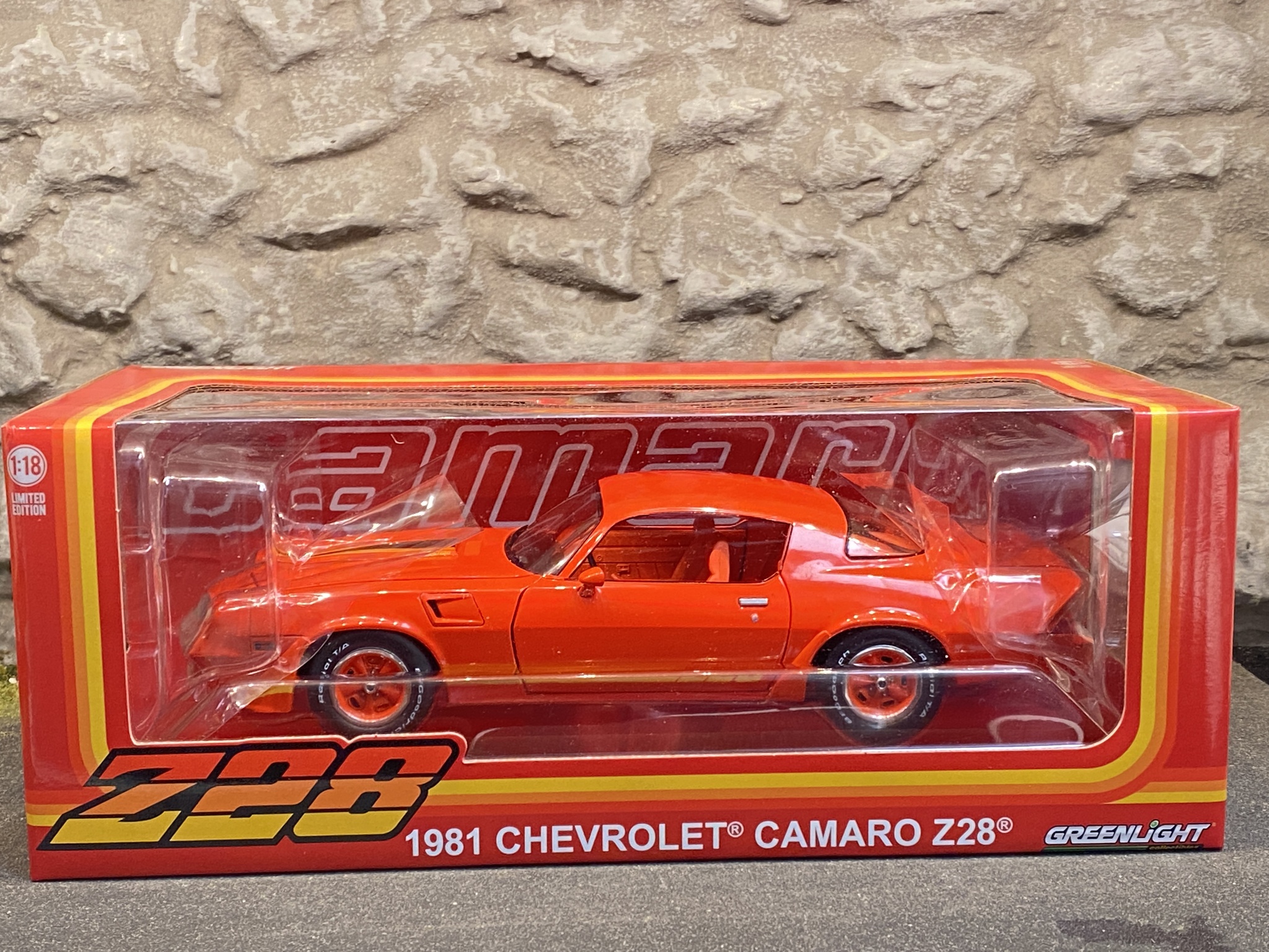 Skala 1/18 Chevrolet Camaro Z28 81', Röd fr Greenlight