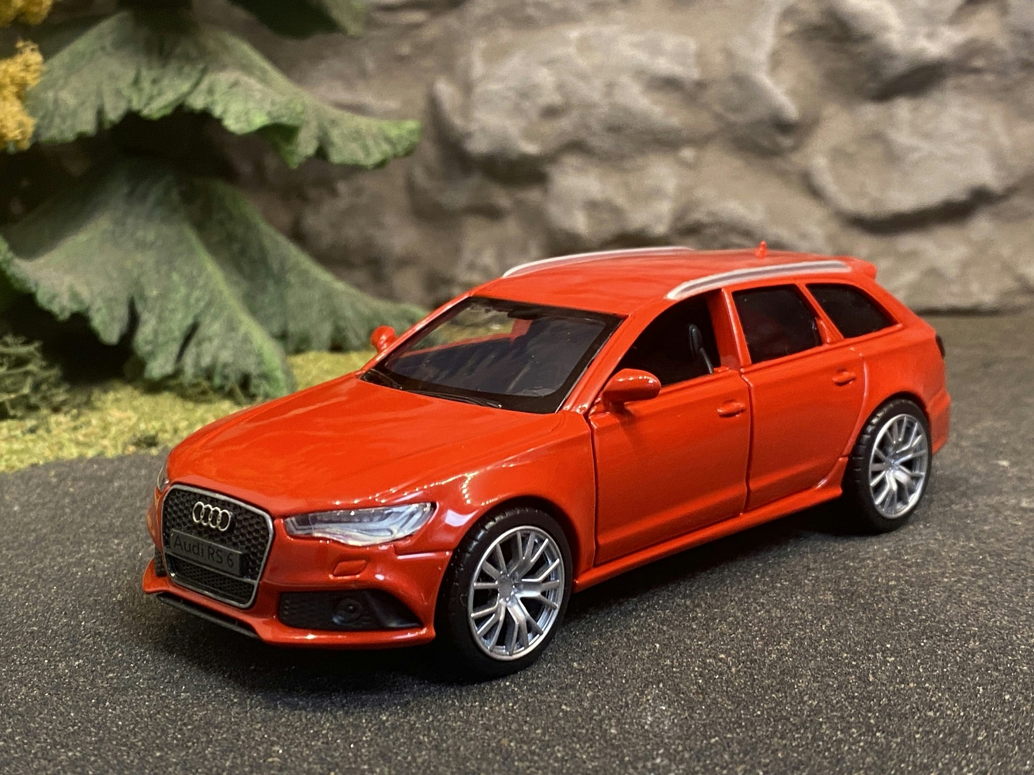 Skala 1/36 Audi RS6, Röd från Tayumo