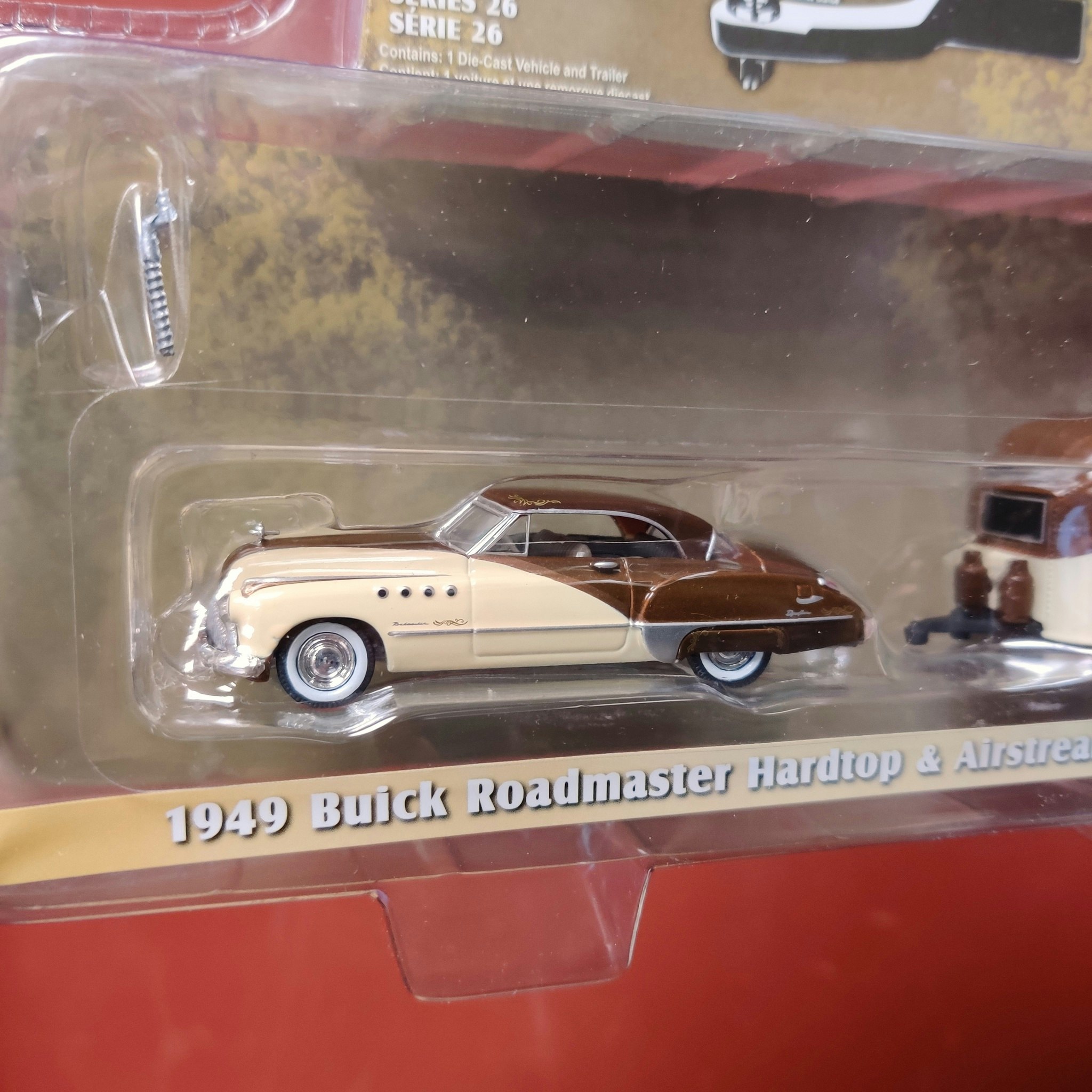 Skala 1/64 - Buick Roadmaster Hardtop 49'' & Airstream 16' Bambi Custom fr GreenLight Hitch & Tow