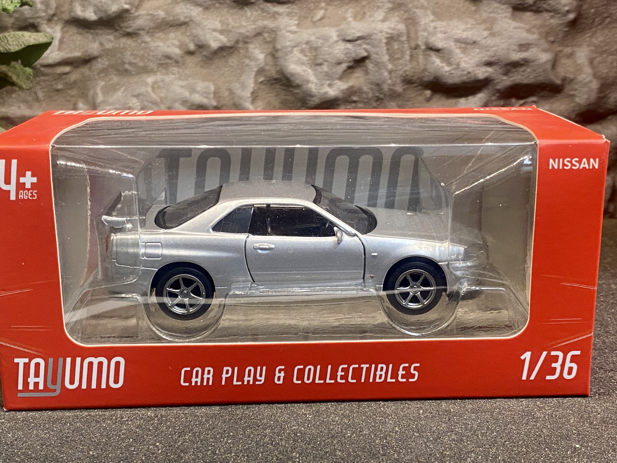 Skala 1/36 Nissan GT-R V-Spec II, Silver från Tayumo