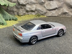 Skala 1/36 Nissan GT-R V-Spec II, Silver från Tayumo