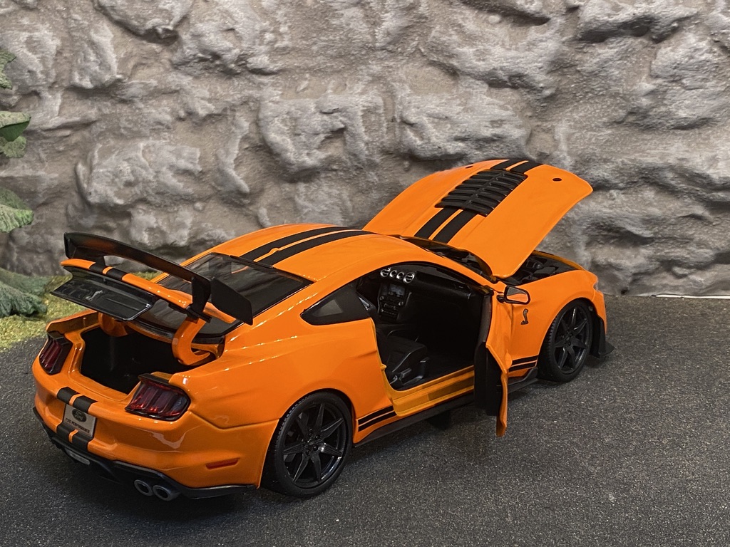 Skala 1/18 Shelby Mustang GT 500 2020, Orange m Stripes f Maisto Special Edition