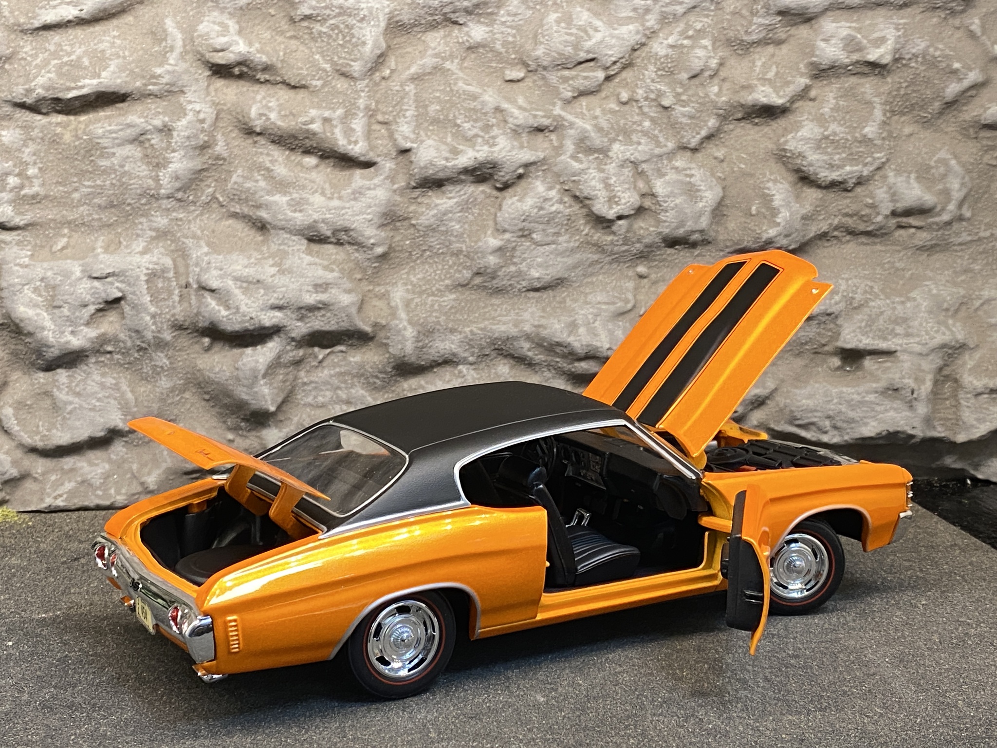 Skala 1/18 Chevrolet Chevelle SS 454 Sport 71' Orange m svart tak f Maisto Special Ed.