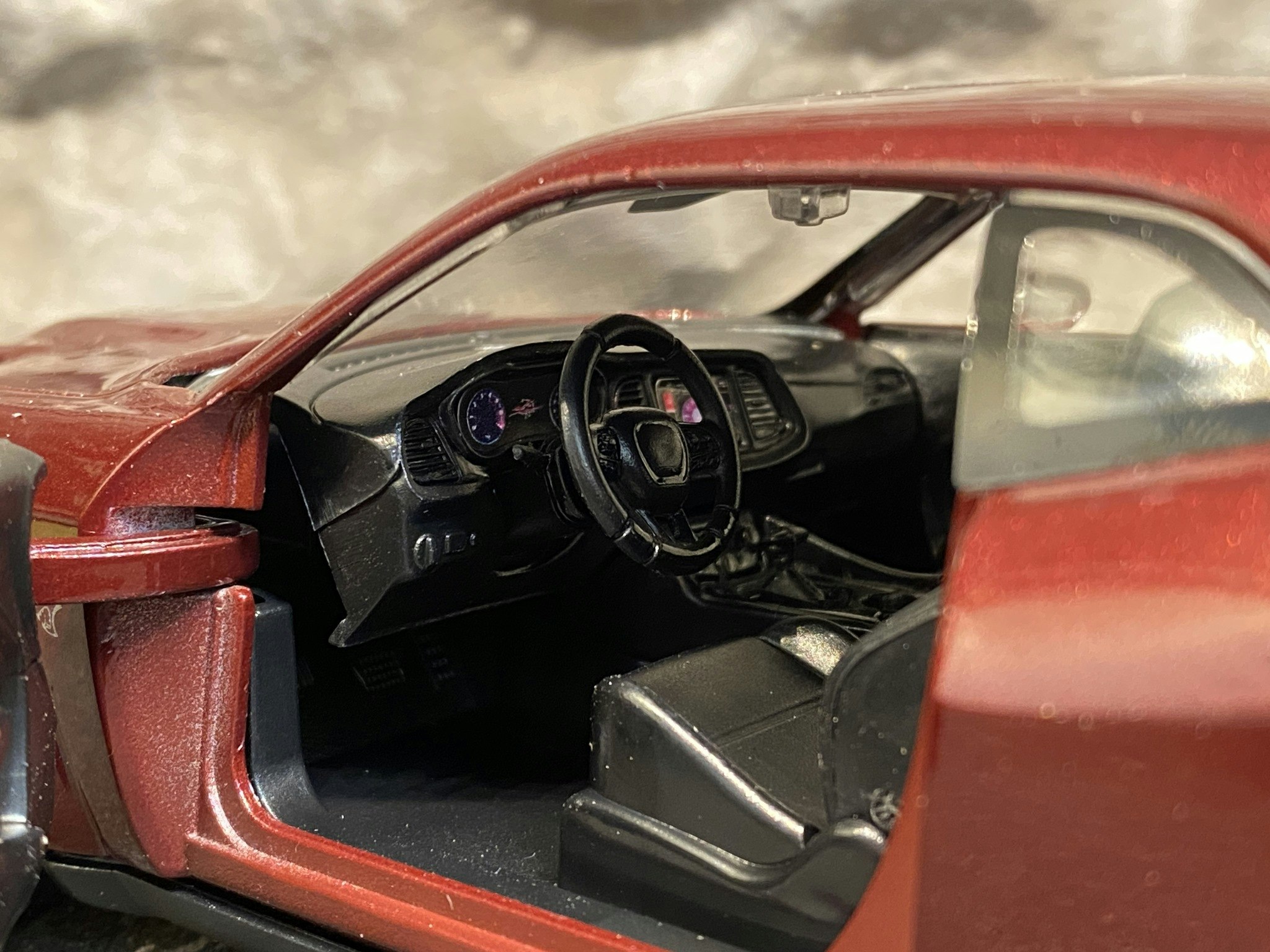 Skala 1/24: Dodge Challenger SRT Hellcat Widebody 18', Vinröd fr MotorMax
