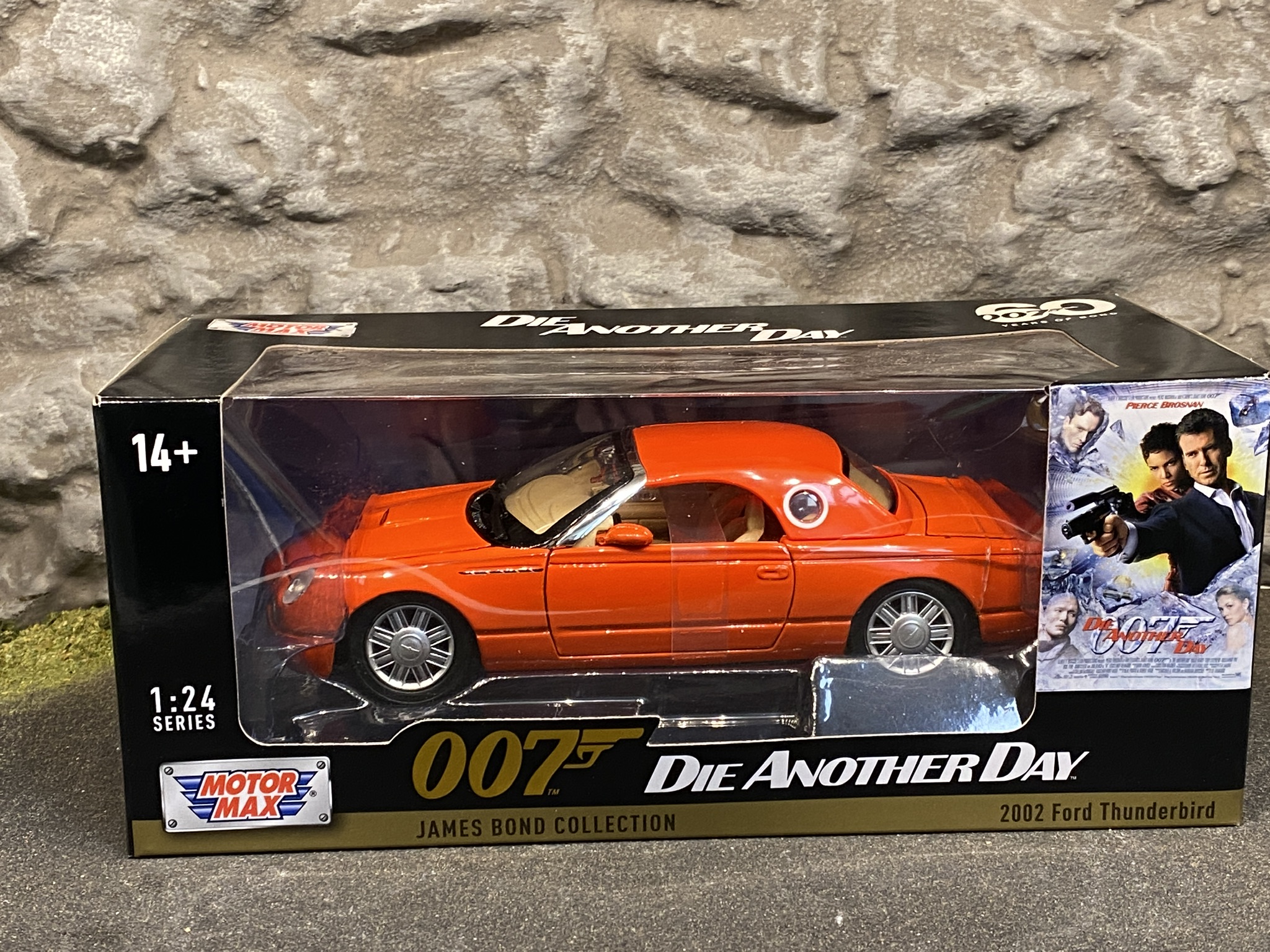 Skala 1/24 Ford Thunderbird 02', James Bond Collection, Die Another Day fr MotorMax