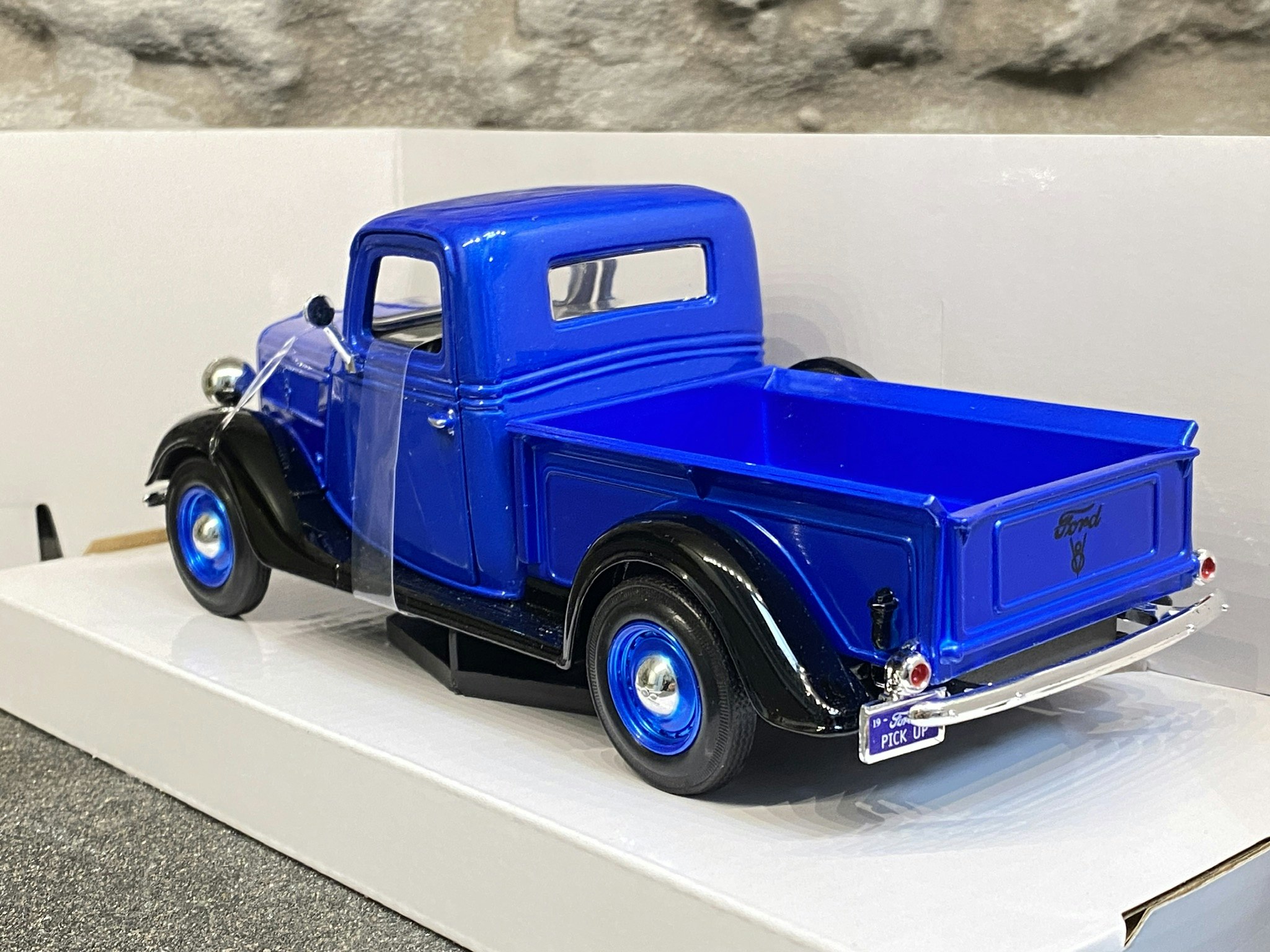 Skala 1/24 Ford Pickup 37' Blå fr Motor Max