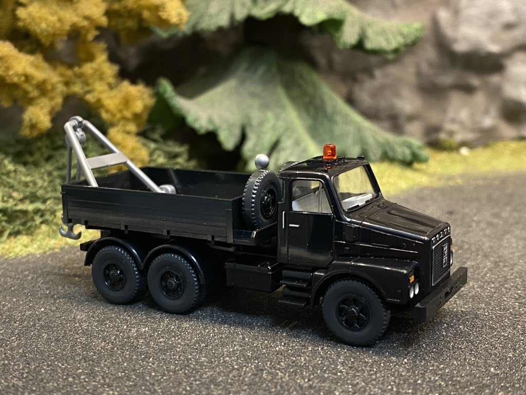 Skala 1/87 H0 - Volvo N 10 Grus-lastbil m Krok (Infällbar på flaket), Svart  från Wiking - YAKOL