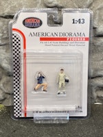 Skala 1/43, 0-skala, Racerförare + Fotograf (retro) "Race day Set"- American Diorama