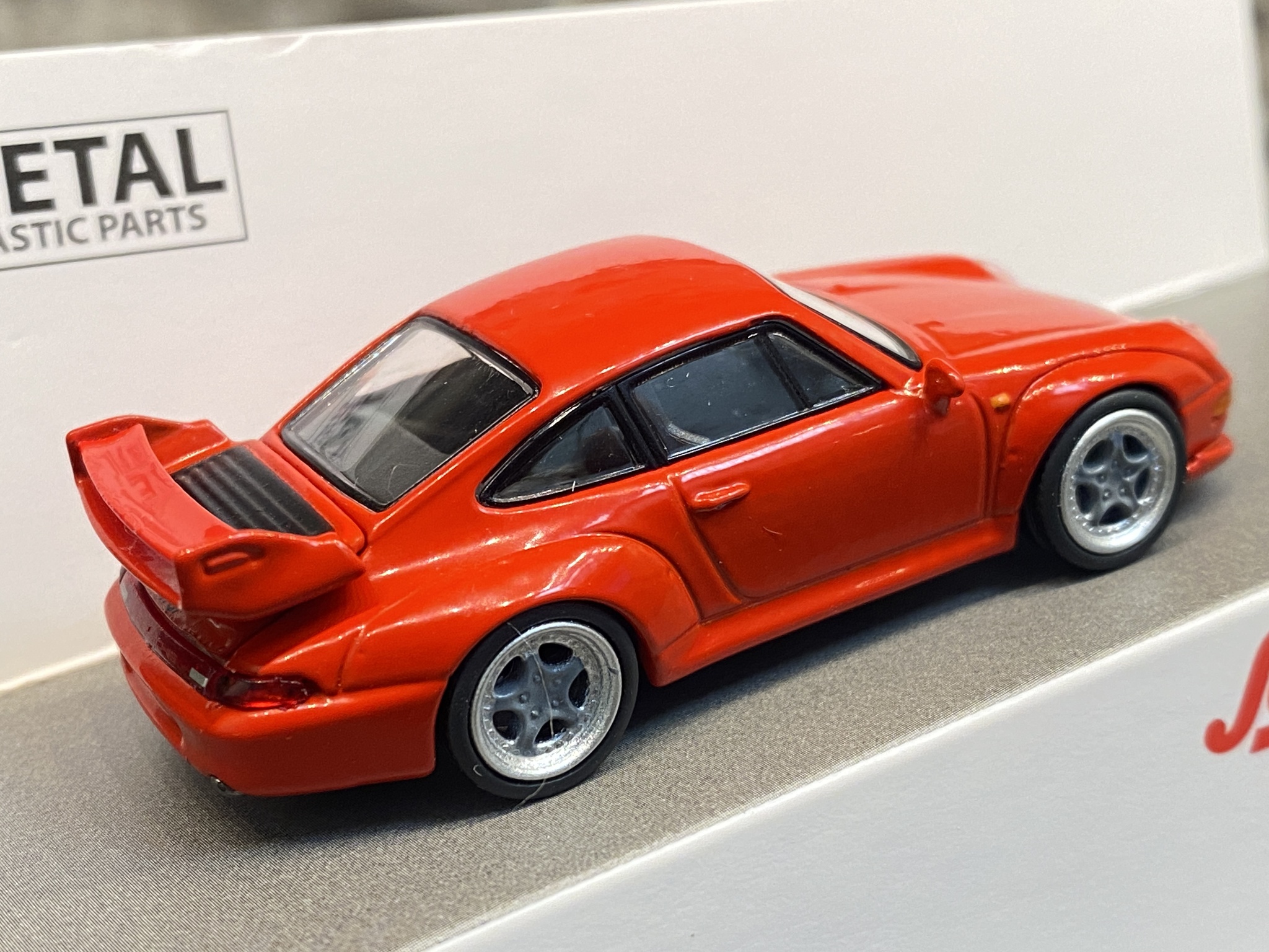 Skala 1/64 Porsche 911 GT2, från Schuco