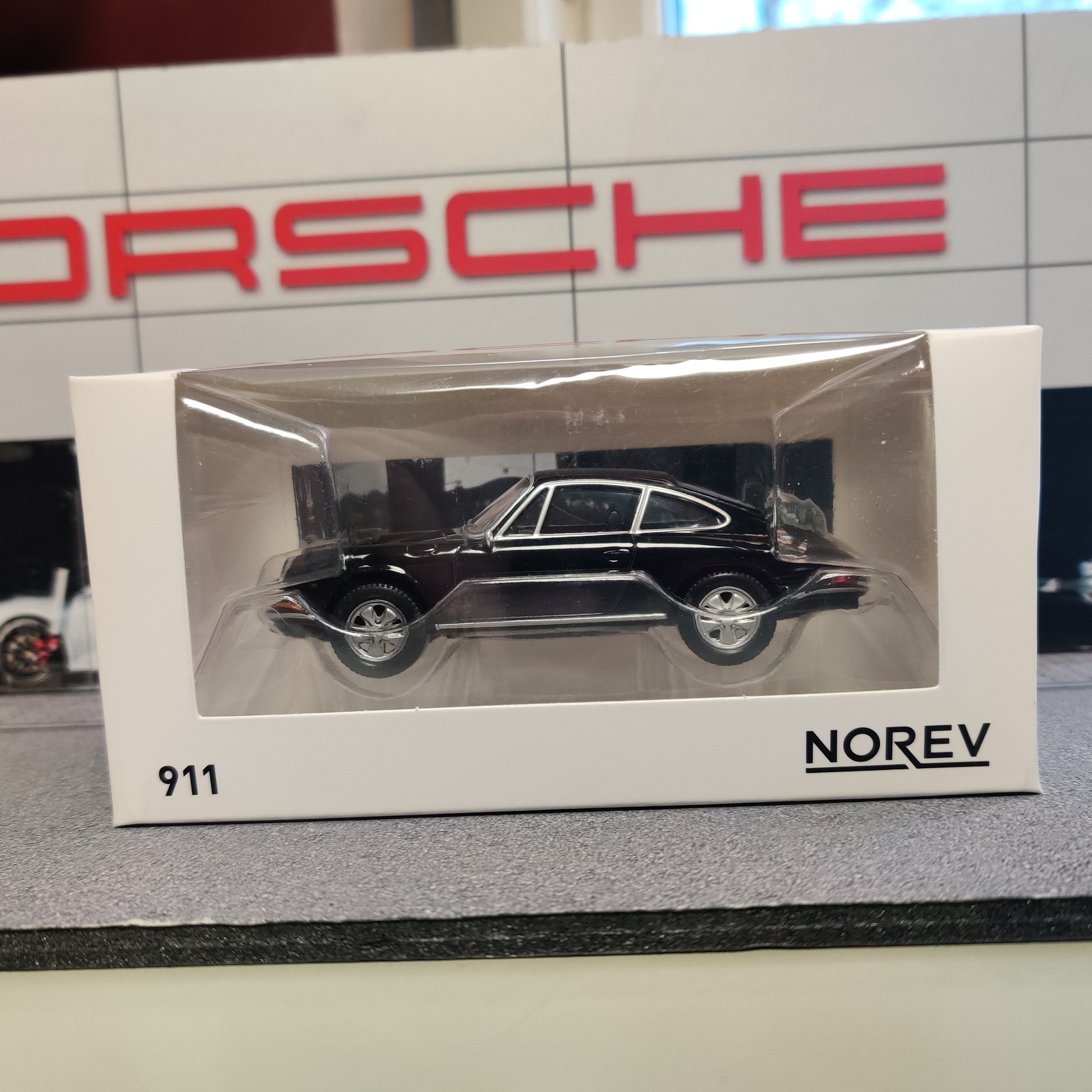 Skala 1/43 - Porsche 911 från NOREV