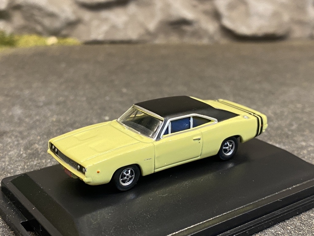 Skala 1/87 Dodge Charger 68', Gul/Svart från Oxford