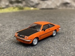 Skala 1/87 Opel Manta B, Orange m svart huv från Herpa