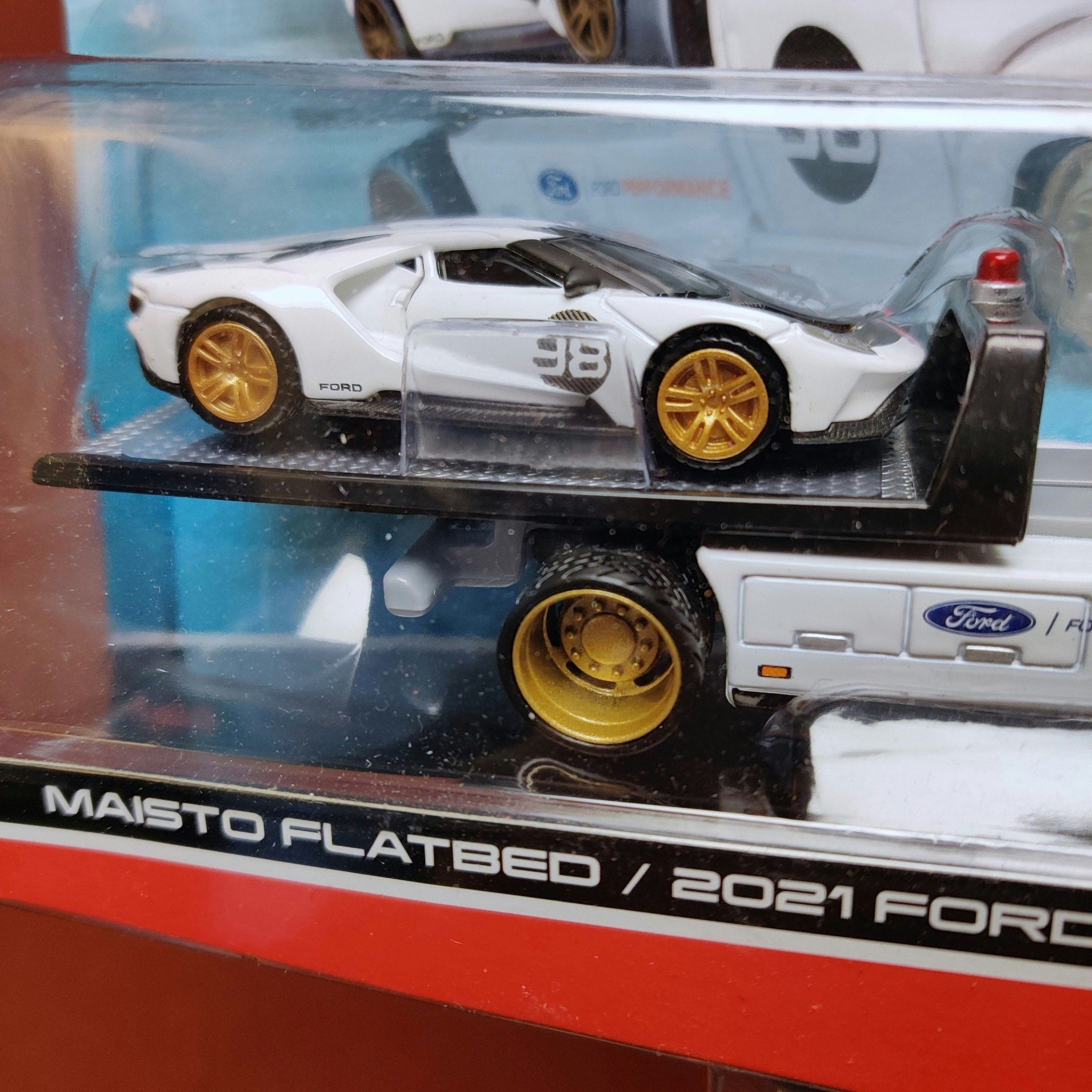 Skala 1/64 Maisto Flatbed + Ford GT Heritage Edition 2021' fr Maisto Design