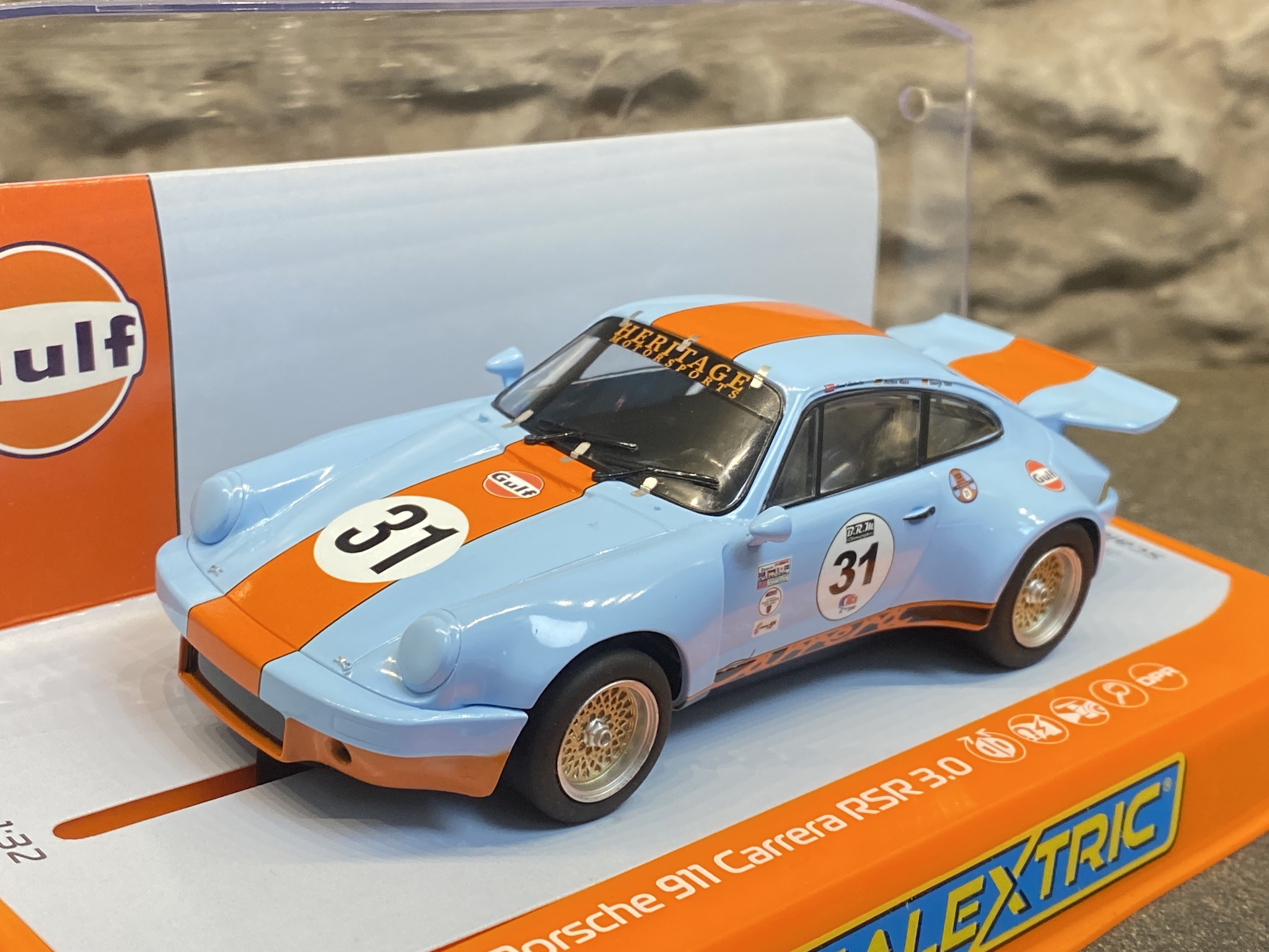 Skala 1/32 Scalextric Bil t Bilbana: Porsche 911 Carrera RSR 3.0, Blå/Orange "Gulf"