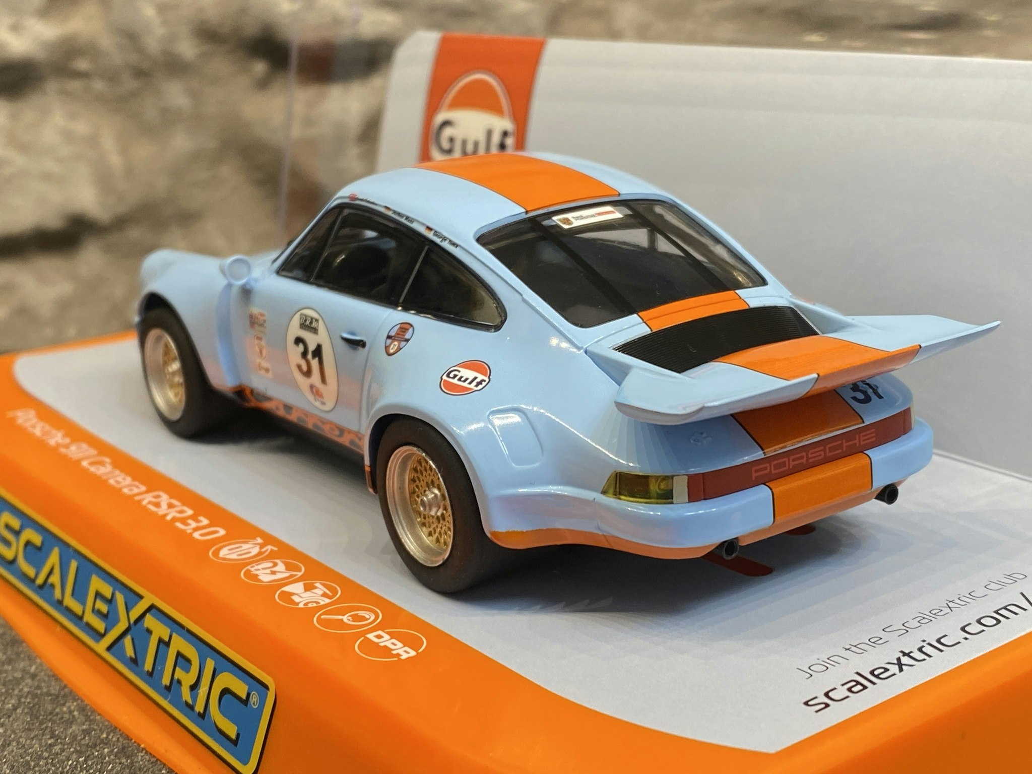 Skala 1/32 Scalextric Bil t Bilbana: Porsche 911 Carrera RSR 3.0, Blå/Orange "Gulf"