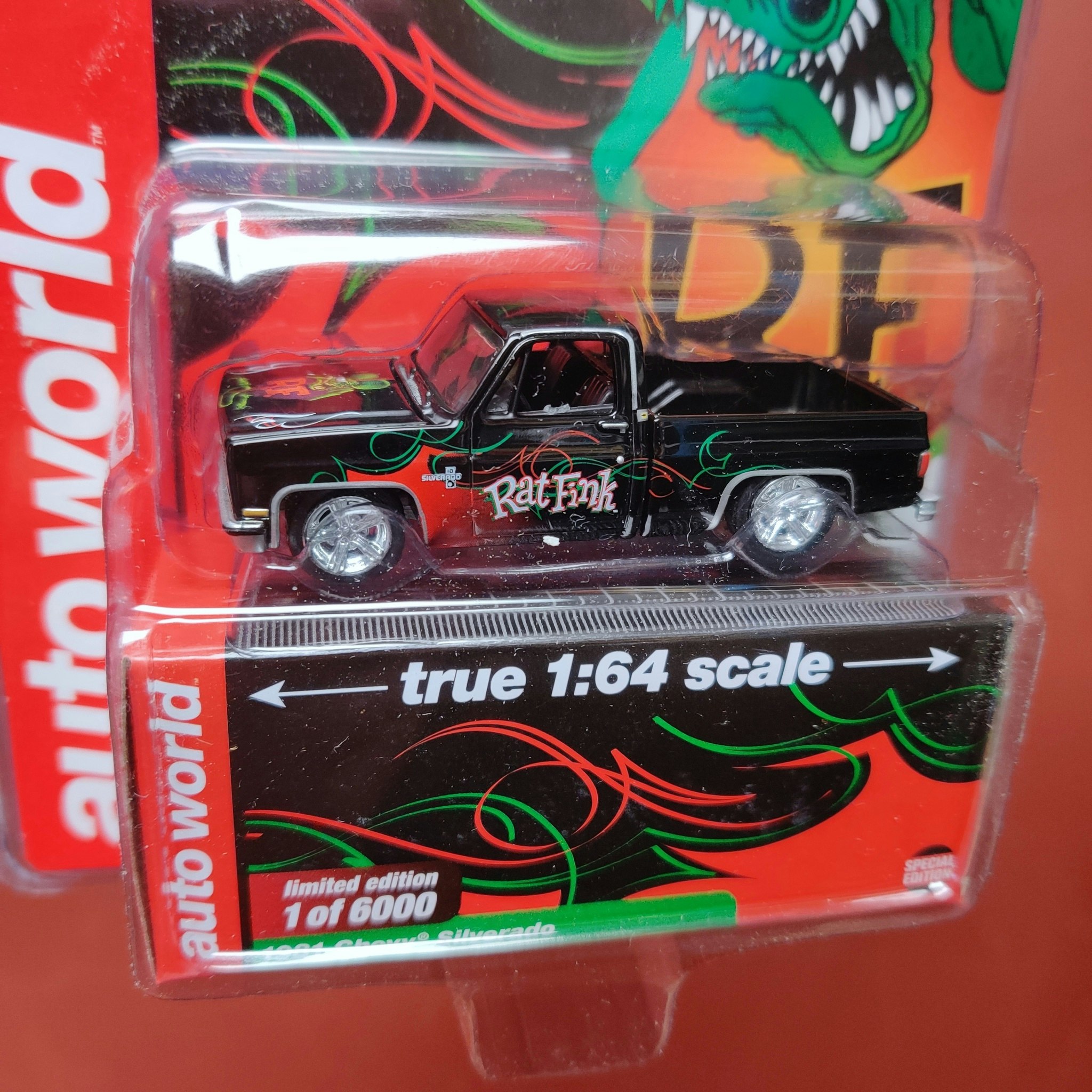 Skala 1/64 Chevy Silverado 1981 "Rat Fink" från AUTO WORLD