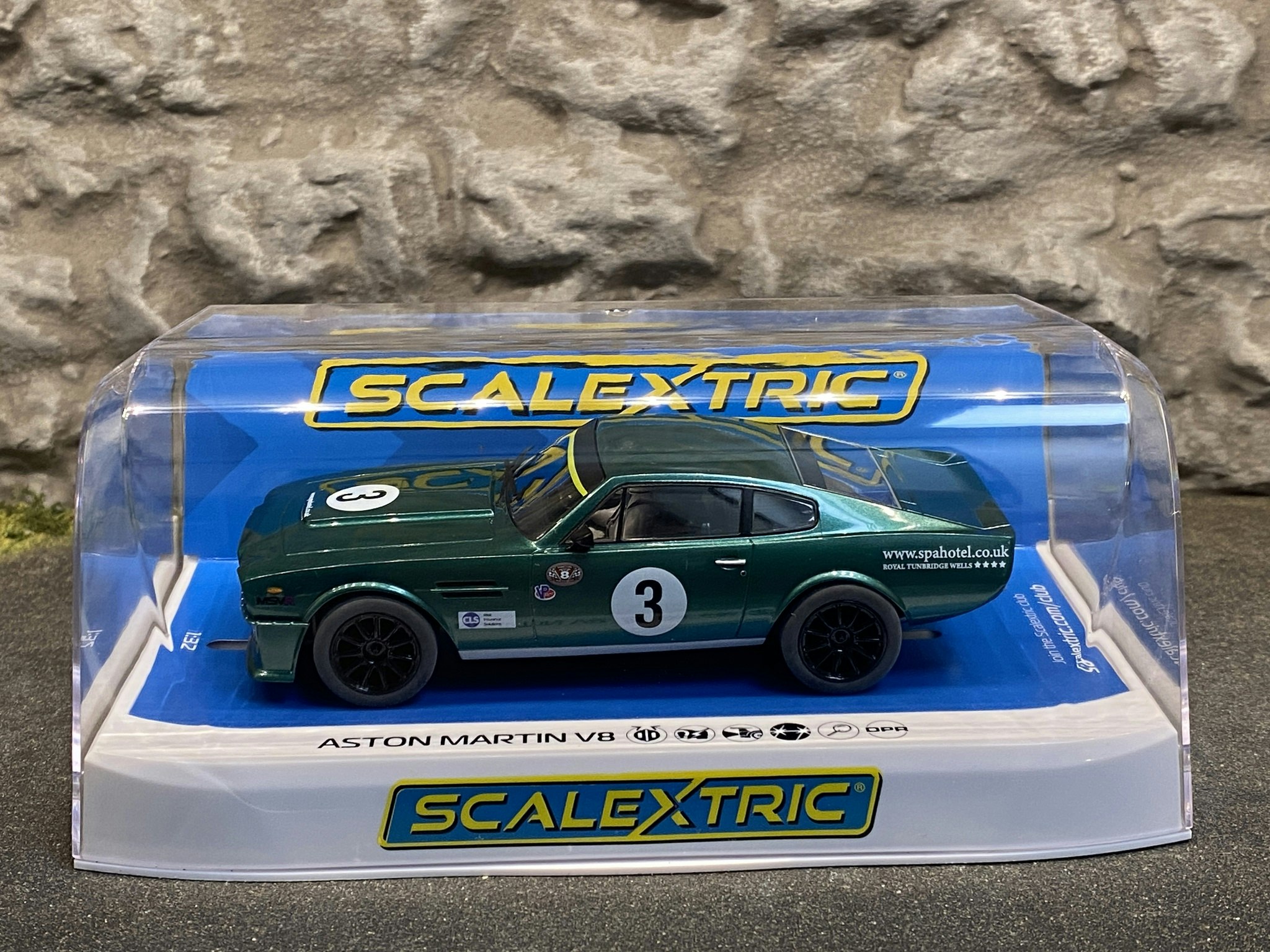 Skala 1/32 Scalextric Bil t Bilbana: Aston Martin V8 - Chris Scragg Racing,  Green - YAKOL