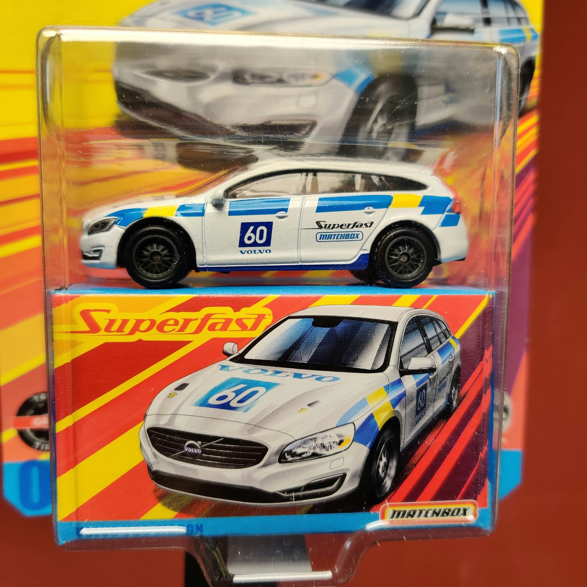 Skala 1/64 Matchbox Superfast - Volvo V60 Wagon