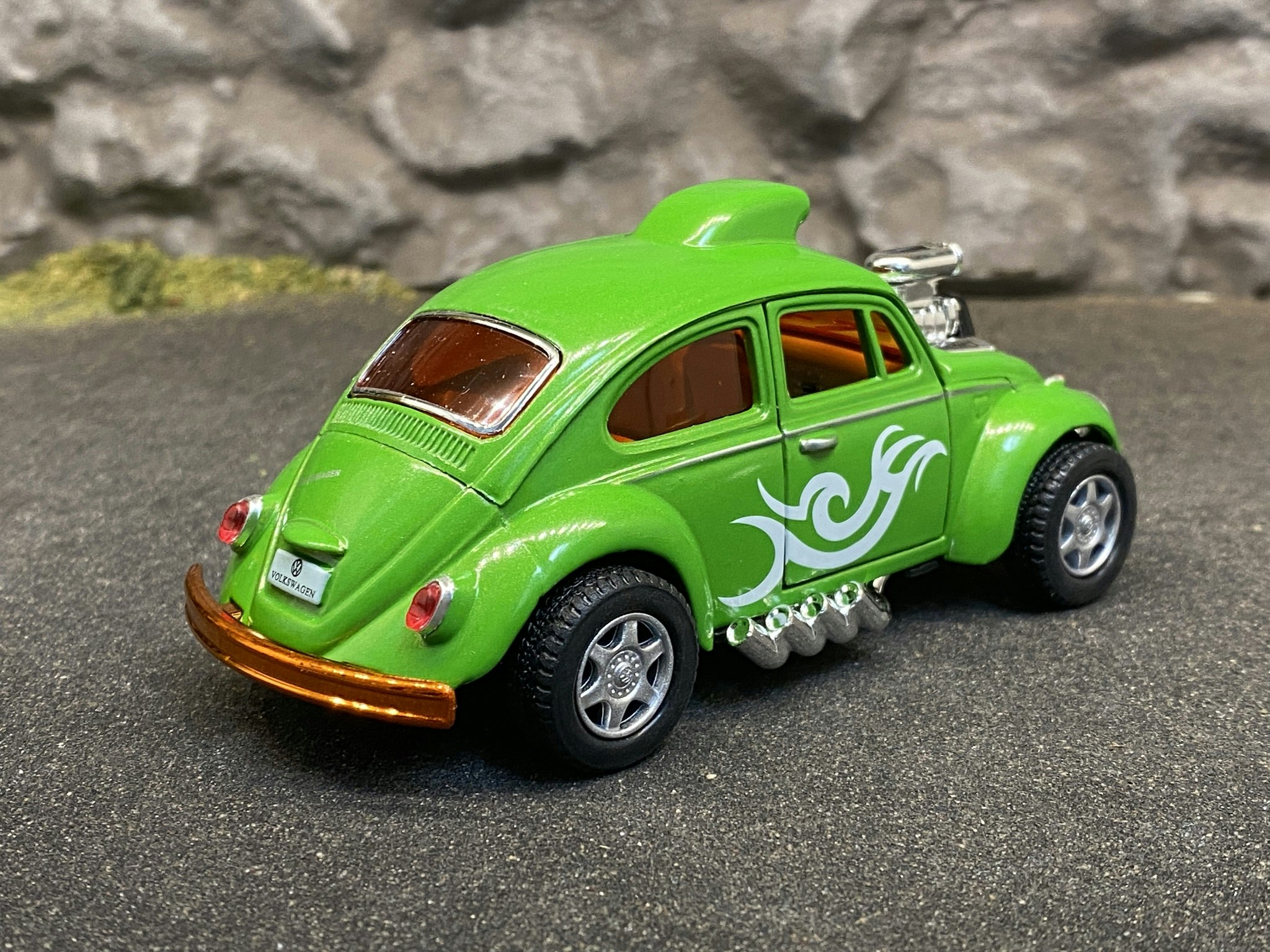 Skala 1/32 Volkswagen Beetle Custom Dragracer, Spygrön, fr Kinsmart