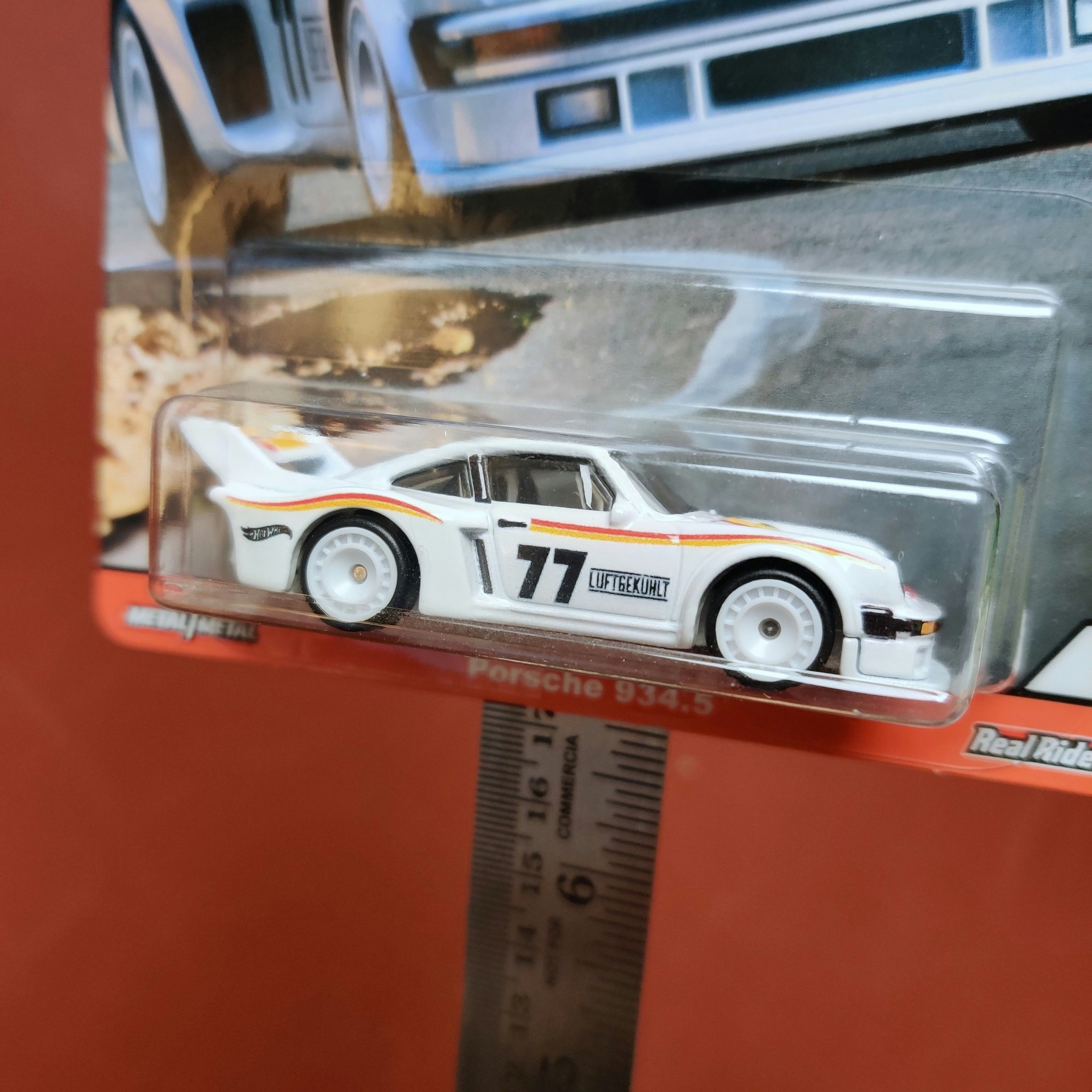Skala 1/64 Hot Wheels PREMIUM: Porsche 934.5 #77