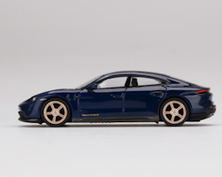 Skala 1/64 - Porsche Taycan Turbo S, Gentian Blue metallic - från MINI GT