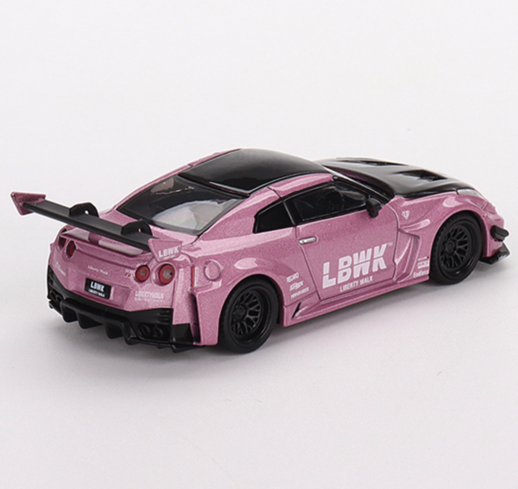 Skala 1/64  LB-Silhouette WORKS GT NISSAN 35GT-RR Ver.2 Passion Pink fr MINI GT