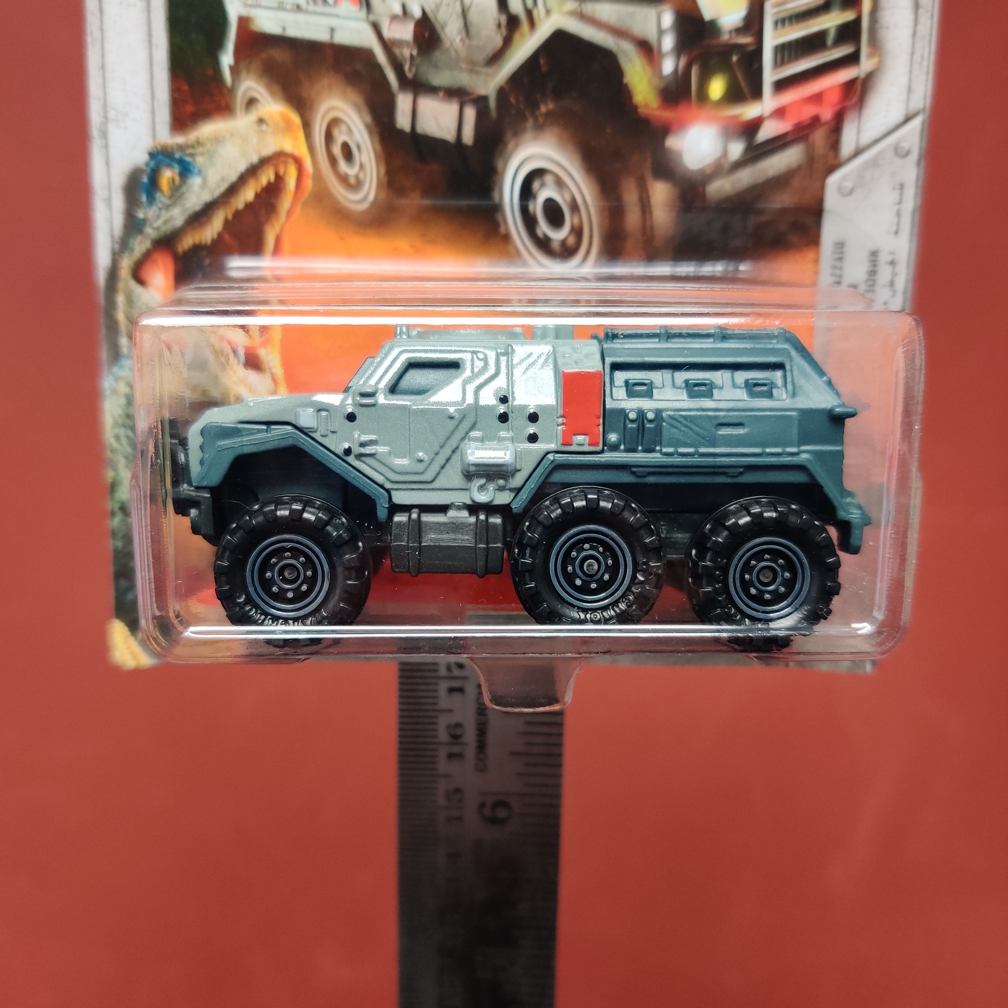 Skala 1/64 Matchbox: Armored Action Truck "Jurassic World"